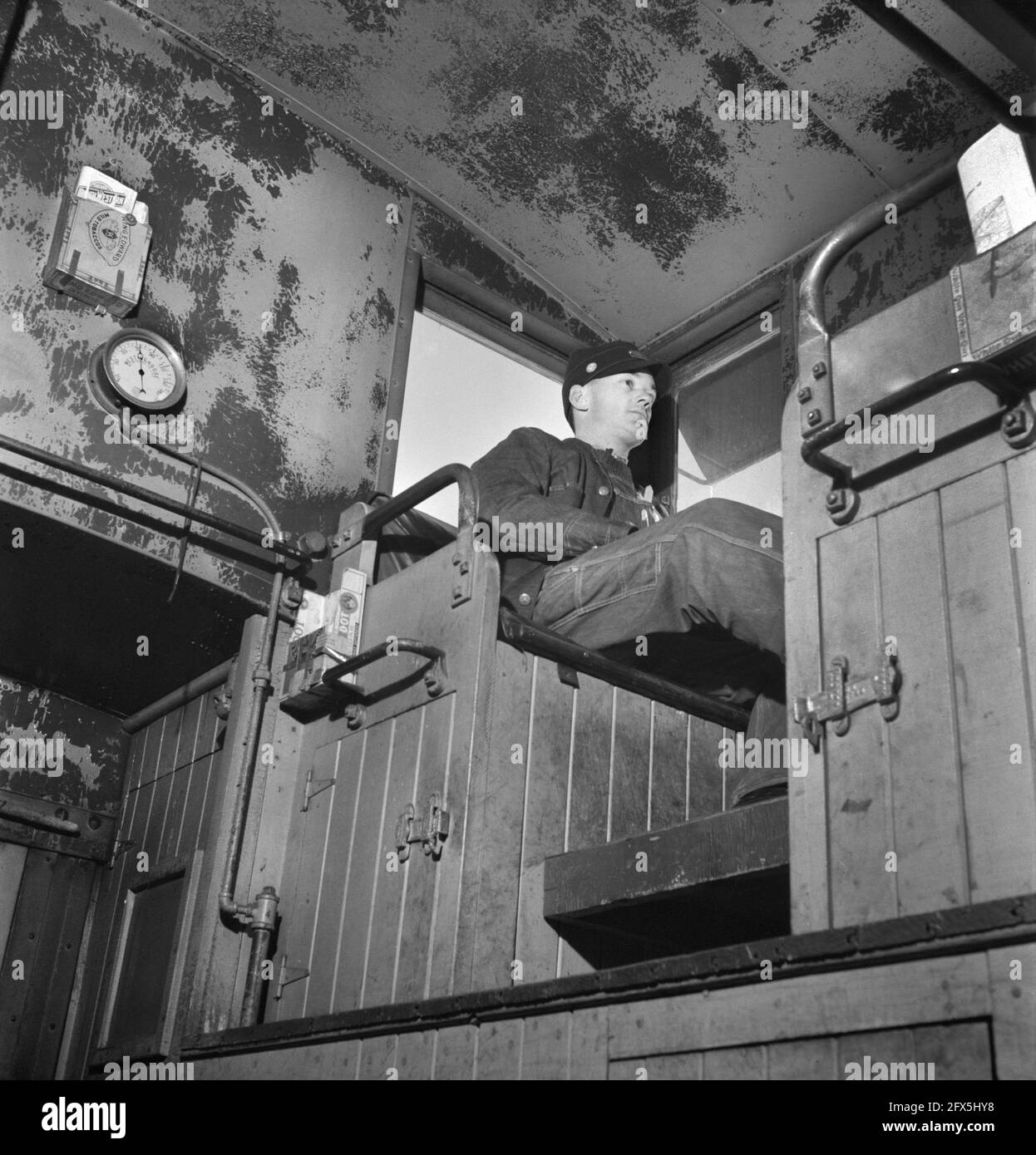 Train d'observation de Brakeman arrière de Cupola, Atchison, Topeka et Santa Fe Railroad, entre Chicago et Chillicothe, Illinois, États-Unis, Jack Delano, U.S. Office of War information, mars 1943 Banque D'Images