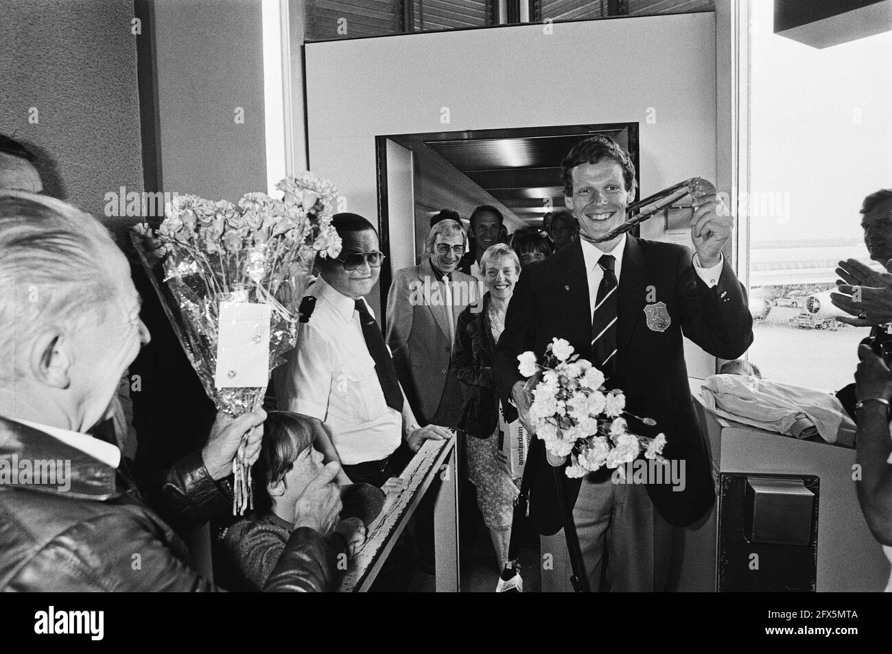 Gerard Nijboer en signe de médaille, 4 août 1980, athlétisme, médaillés, Sports, pays-Bas, agence de presse du XXe siècle photo, news to remember, documentaire, photographie historique 1945-1990, histoires visuelles, L'histoire humaine du XXe siècle, immortaliser des moments dans le temps Banque D'Images