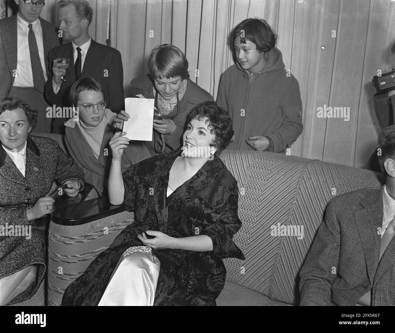 Gina Lolobrigida à Amsterdam, réception Amstelhotel, 21 octobre 1955, réceptions, Pays-Bas, Agence de presse du XXe siècle photo, nouvelles à retenir, documentaire, photographie historique 1945-1990, histoires visuelles, L'histoire humaine du XXe siècle, immortaliser des moments dans le temps Banque D'Images