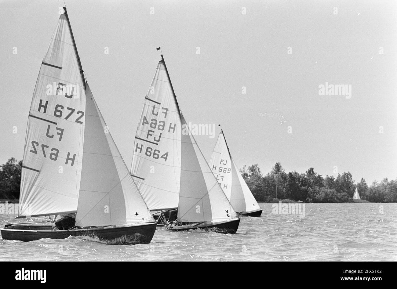 Semaine de voile de Gouda sur Reeuwijkse plassen, 30 mai 1966, SEAVES, pays-Bas, agence de presse du xxe siècle photo, nouvelles à retenir, documentaire, photographie historique 1945-1990, histoires visuelles, L'histoire humaine du XXe siècle, immortaliser des moments dans le temps Banque D'Images