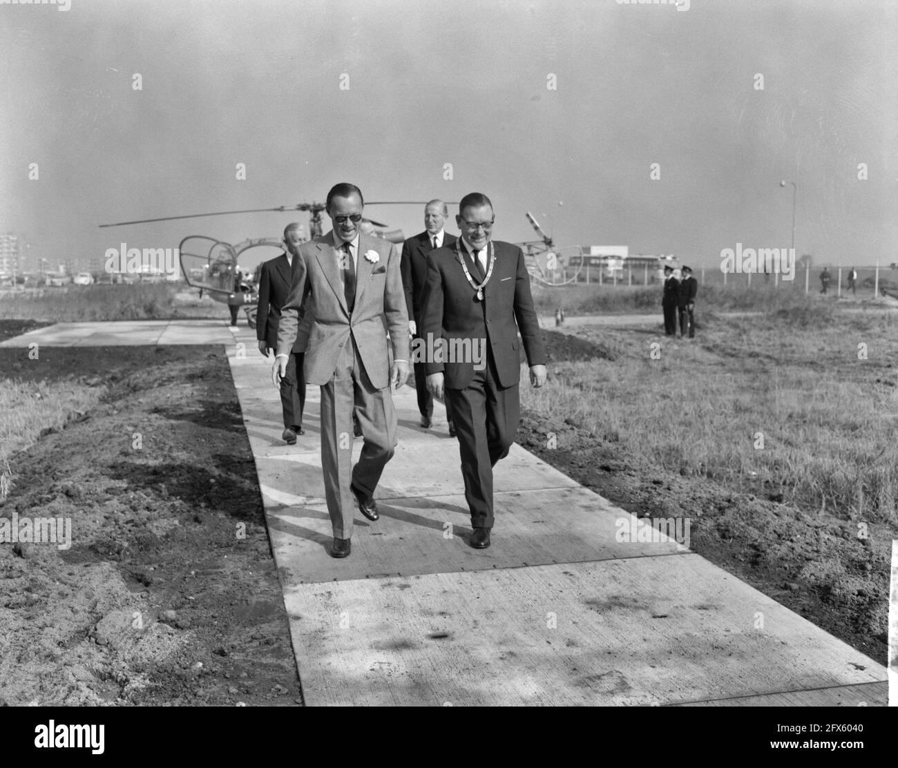 Le Prince Bernhard a ouvert à Zaandam nouvelle usine Indeco Coignet NV, le Prince regarde le modèle des maisons, 28 septembre 1964, usines, ouvertures, princes, pays-Bas, agence de presse du XXe siècle photo, news to remember, documentaire, photographie historique 1945-1990, histoires visuelles, L'histoire humaine du XXe siècle, immortaliser des moments dans le temps Banque D'Images