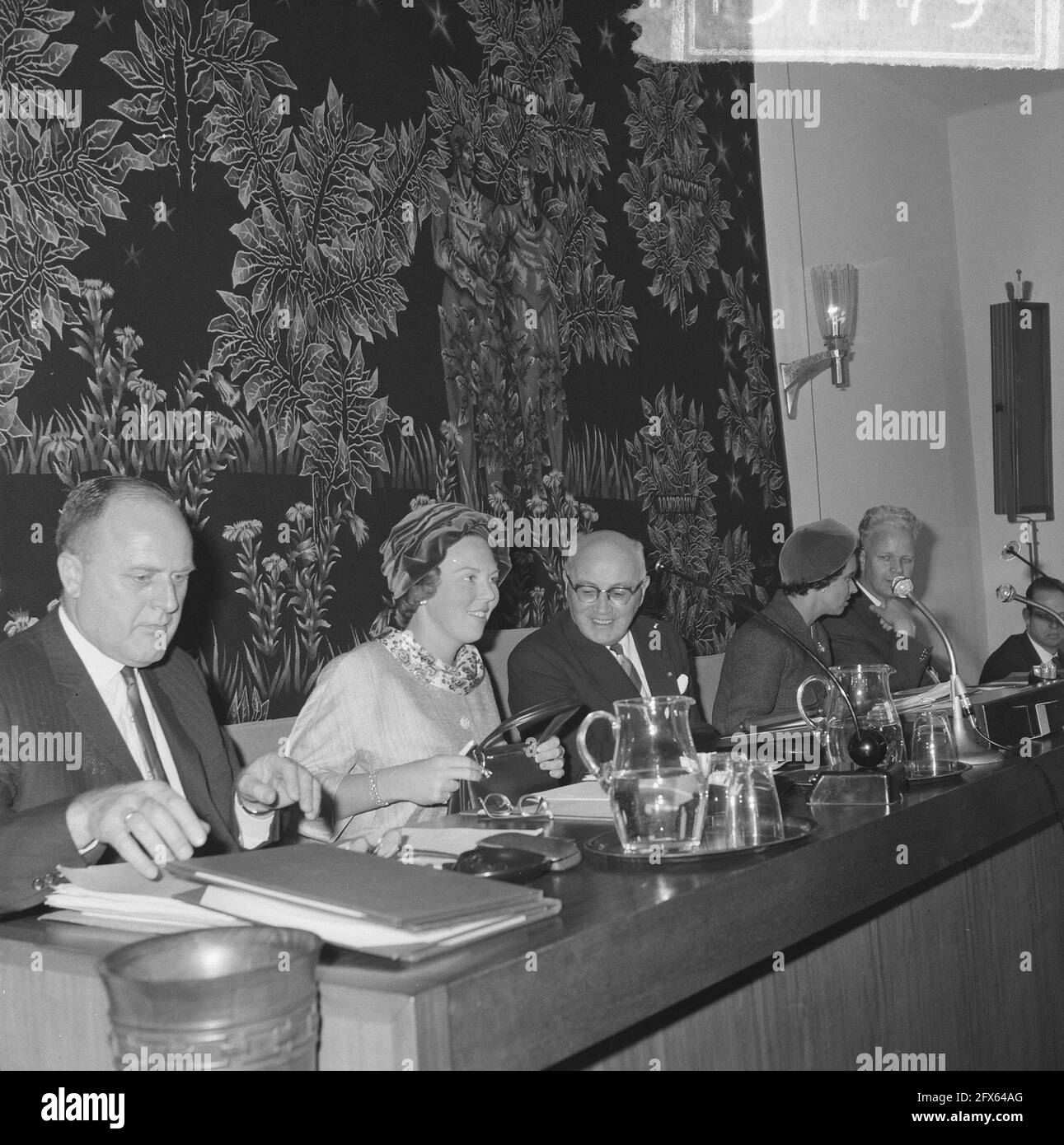 Son Altesse Royale la princesse Beatrix de la Haye a assisté à la réunion du conseil d'administration de la Fondation du travail Pels, Boelger, Wijnen et Roemers, le 8 novembre 1963, CONSEIL d'ADMINISTRATION, réunions, pays-Bas, Agence de presse du XXe siècle photo, nouvelles à retenir, documentaire, photographie historique 1945-1990, histoires visuelles, L'histoire humaine du XXe siècle, immortaliser des moments dans le temps Banque D'Images