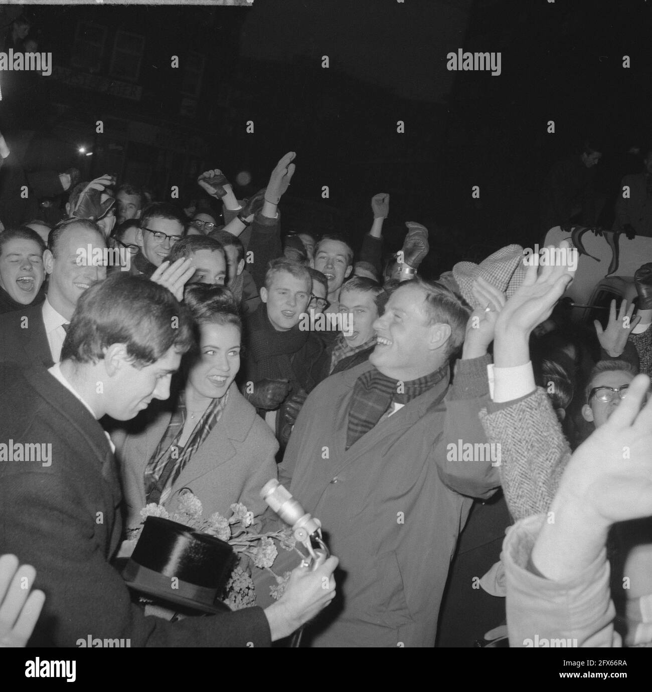 Hein Hoogland jubilé 25 ans porteur Schouwburg, 23 novembre 1962, jubilés, théâtres, Pays-Bas, Agence de presse du XXe siècle photo, nouvelles à retenir, documentaire, photographie historique 1945-1990, histoires visuelles, L'histoire humaine du XXe siècle, immortaliser des moments dans le temps Banque D'Images