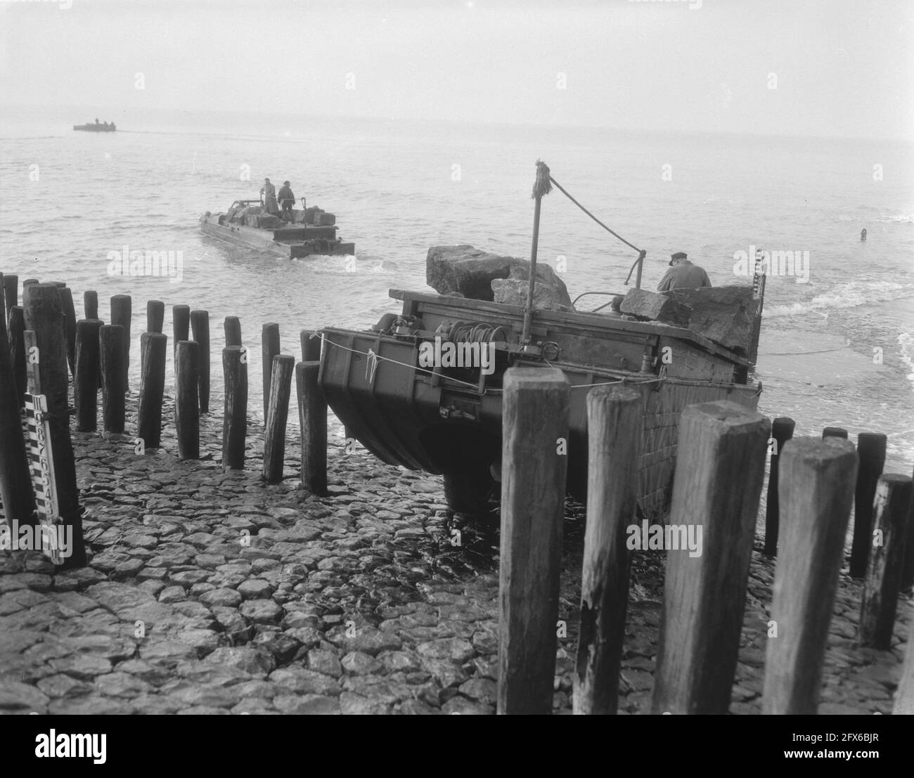 Réparation de la digue de Hondsbos à Petten, 20 novembre 1958, RÉPARATION, pays-Bas, agence de presse du xxe siècle photo, nouvelles à retenir, documentaire, photographie historique 1945-1990, histoires visuelles, L'histoire humaine du XXe siècle, immortaliser des moments dans le temps Banque D'Images