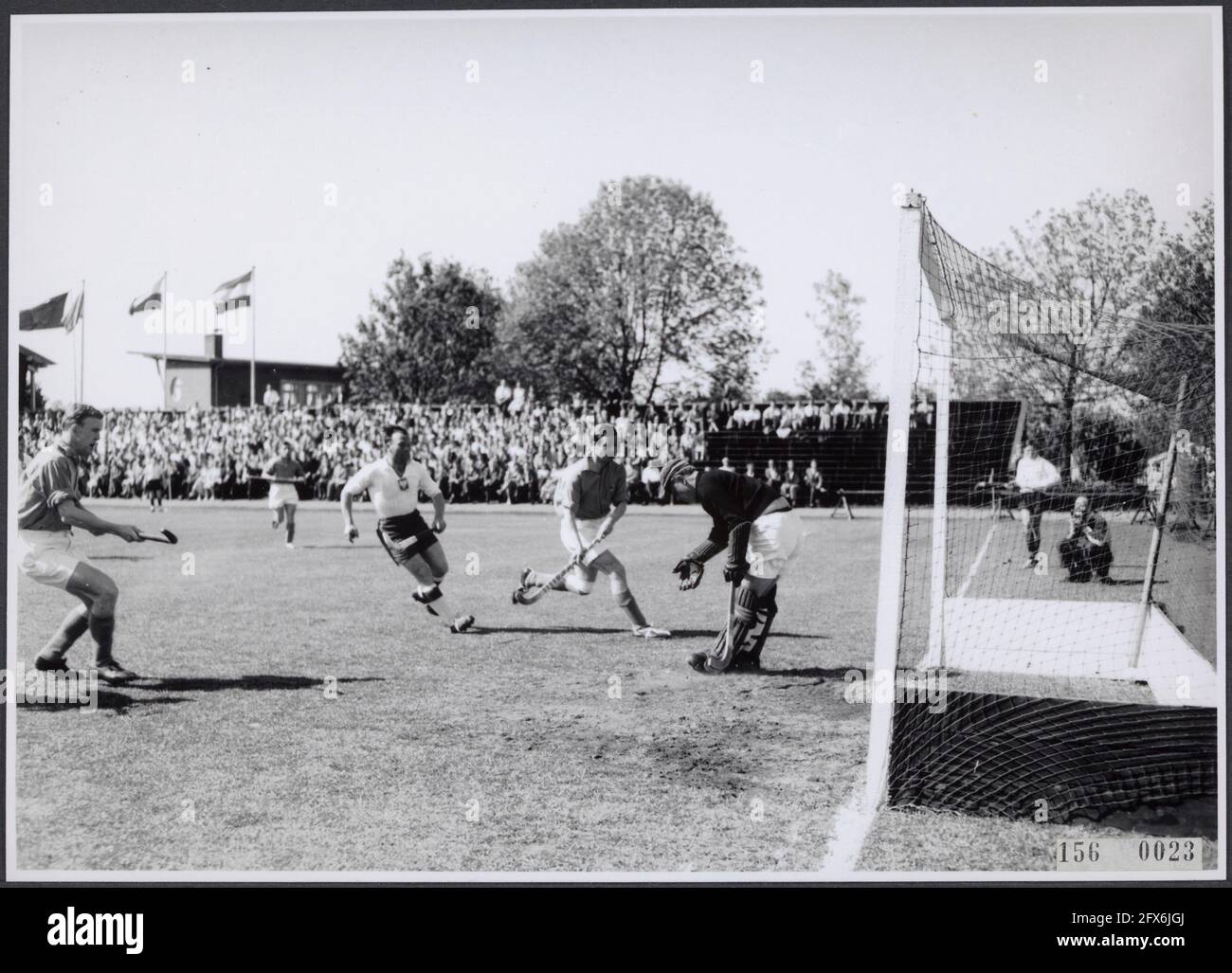 Match de hockey Hollande contre la Pologne, 1956, pays-Bas, agence de presse du XXe siècle photo, news to remember, documentaire, photographie historique 1945-1990, histoires visuelles, L'histoire humaine du XXe siècle, immortaliser des moments dans le temps Banque D'Images