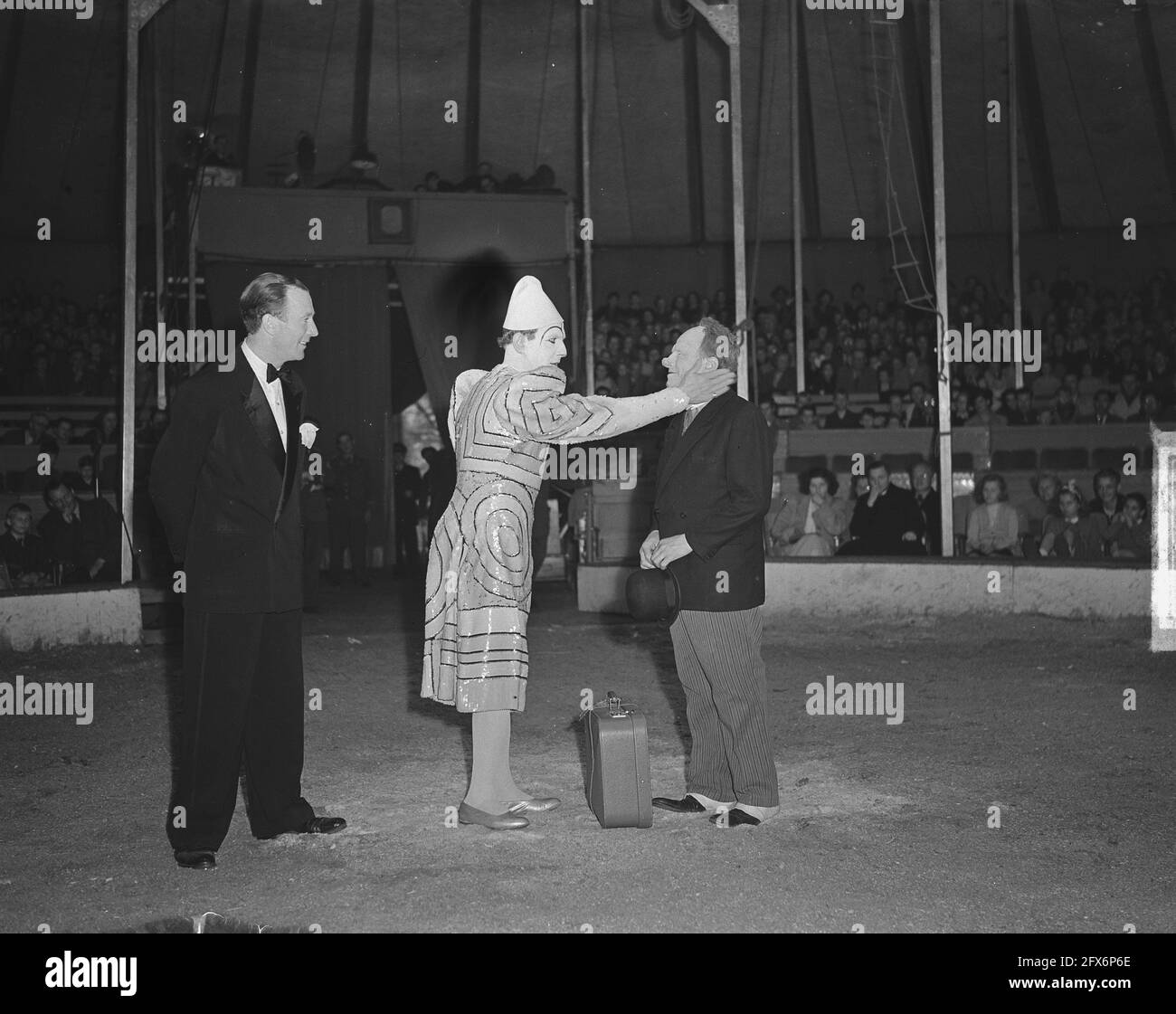 Cirque Mikkenie. Clown Act, 27 mai 1949, cirques, clowns, Pays-Bas, Agence de presse du XXe siècle photo, nouvelles à retenir, documentaire, photographie historique 1945-1990, histoires visuelles, L'histoire humaine du XXe siècle, immortaliser des moments dans le temps Banque D'Images