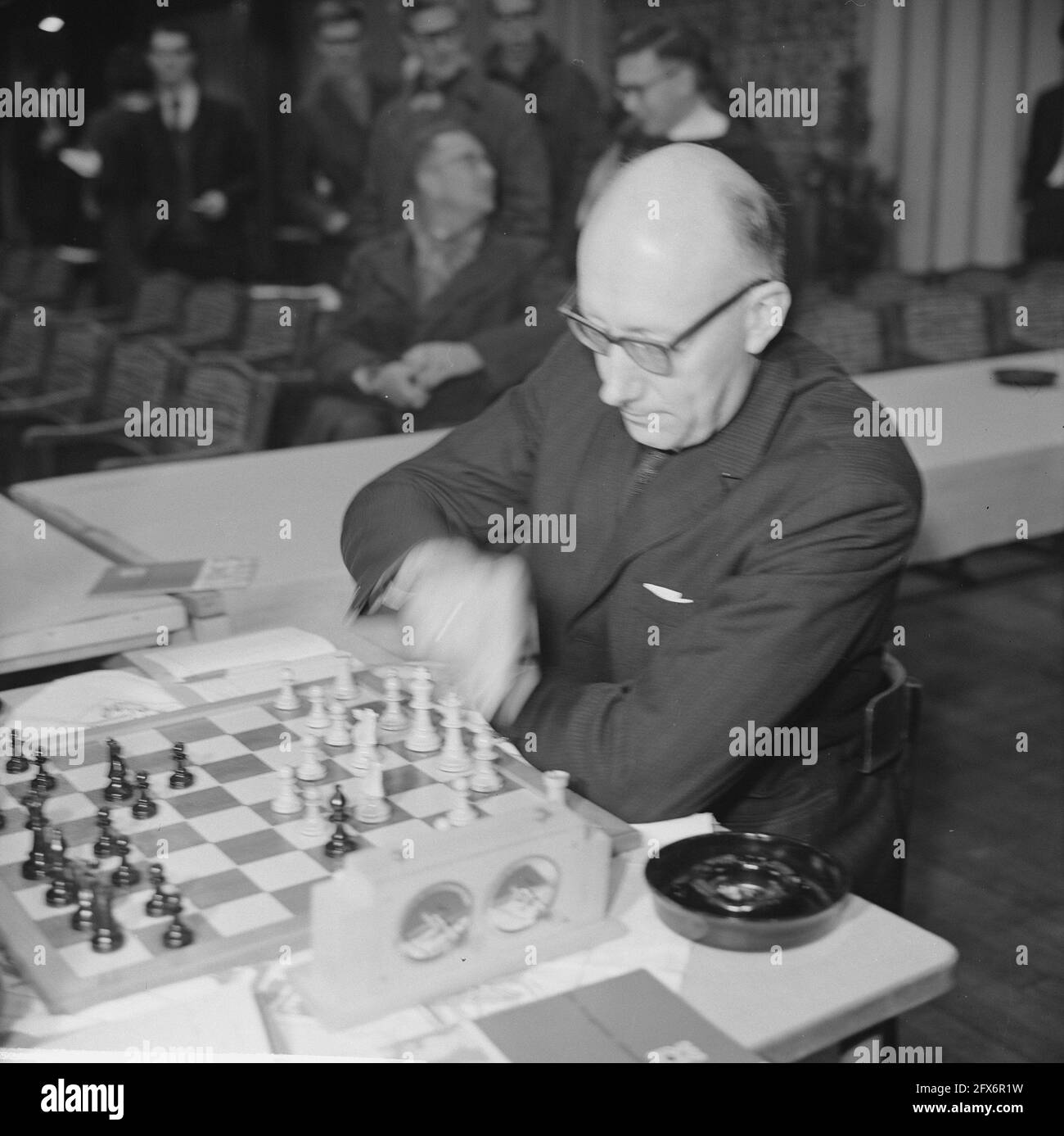 Tournoi d'échecs du haut fourneau. Van Scheltinga, 8 janvier 1963, pays-Bas, Agence de presse du XXe siècle photo, news to Remember, documentaire, photographie historique 1945-1990, histoires visuelles, L'histoire humaine du XXe siècle, immortaliser des moments dans le temps Banque D'Images