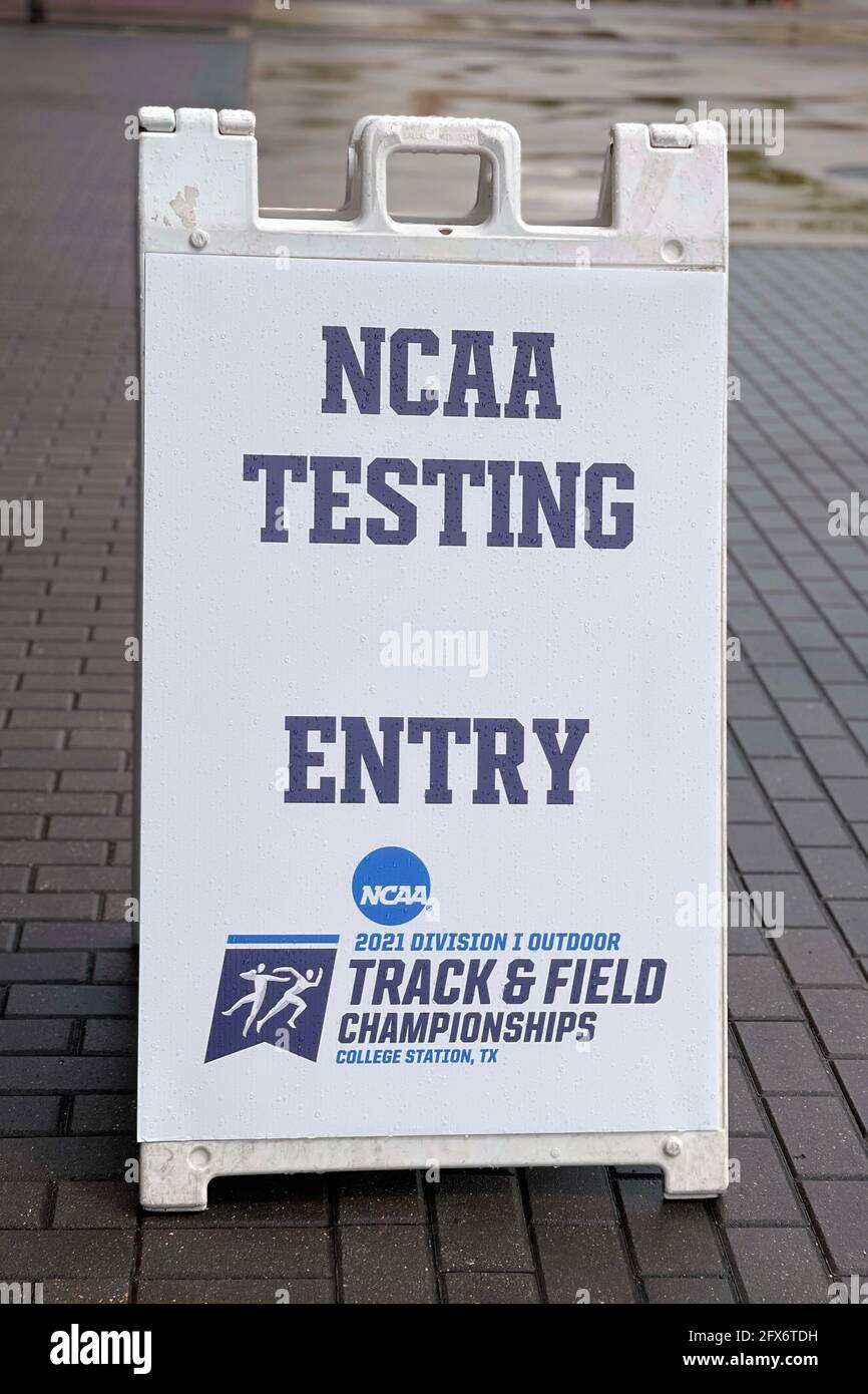Un panneau de test COVID-19 lors de la NCAA West Preliminary à l'université TEXAS A&M, le mardi 25 mai 2021, à College Station, Texte (Kirby Lee via AP) Banque D'Images