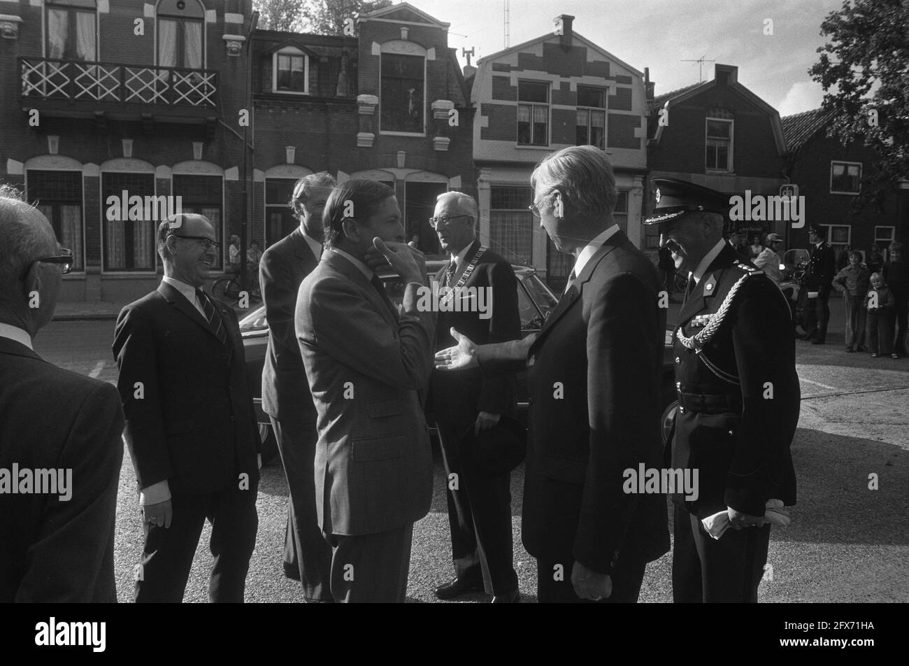 Prince Claus à Schaep en Burgh restauré à s-Graveland, nouvel hébergement pour Ned. Ver. Behoud Natuurmonumenten, réception, 1er octobre 1975, Receipts, pays-Bas, agence de presse du xxe siècle photo, nouvelles à retenir, documentaire, photographie historique 1945-1990, histoires visuelles, L'histoire humaine du XXe siècle, immortaliser des moments dans le temps Banque D'Images