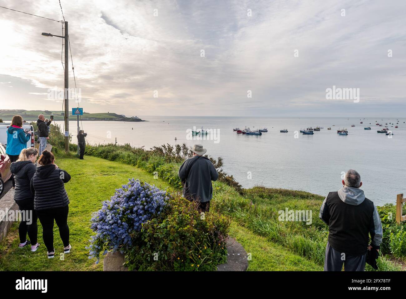 Cork, Irlande. 26 mai 2021. Ce matin, entre 50-60 chalutiers se sont rassemblés à Roches point avant de remonter le fleuve jusqu'à la ville de Cork pour bloquer le port. Les pêcheurs sont en colère contre les nouvelles règles de pesage de leurs prises. Les pêcheurs tiendront un rassemblement à Cork City avant de marcher jusqu'au Taoiseach, le bureau de Michael Martin. Crédit : AG News/Alay Live News Banque D'Images