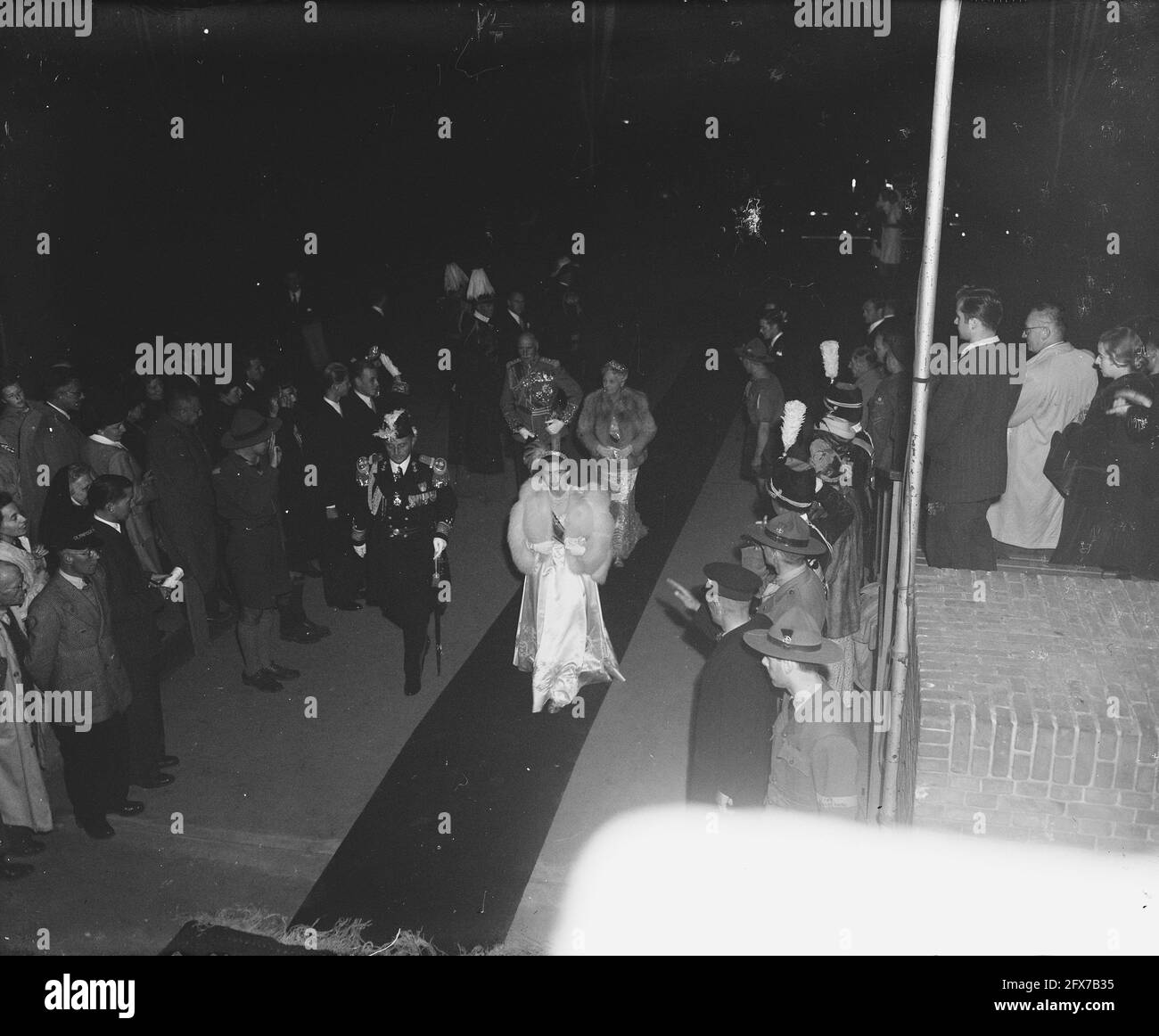 Inauguration de la reine Juliana. Arrivée de la princesse Margaret d'Angleterre avec le comte et la comtesse d'Athlone au stade olympique d'Amsterdam, pour assister au match de couronnement, comme conclusion au jour d'inauguration, le 6 septembre 1948, inaugurations, famille royale, Représentations, pays-Bas, agence de presse du XXe siècle photo, news to remember, documentaire, photographie historique 1945-1990, histoires visuelles, L'histoire humaine du XXe siècle, immortaliser des moments dans le temps Banque D'Images