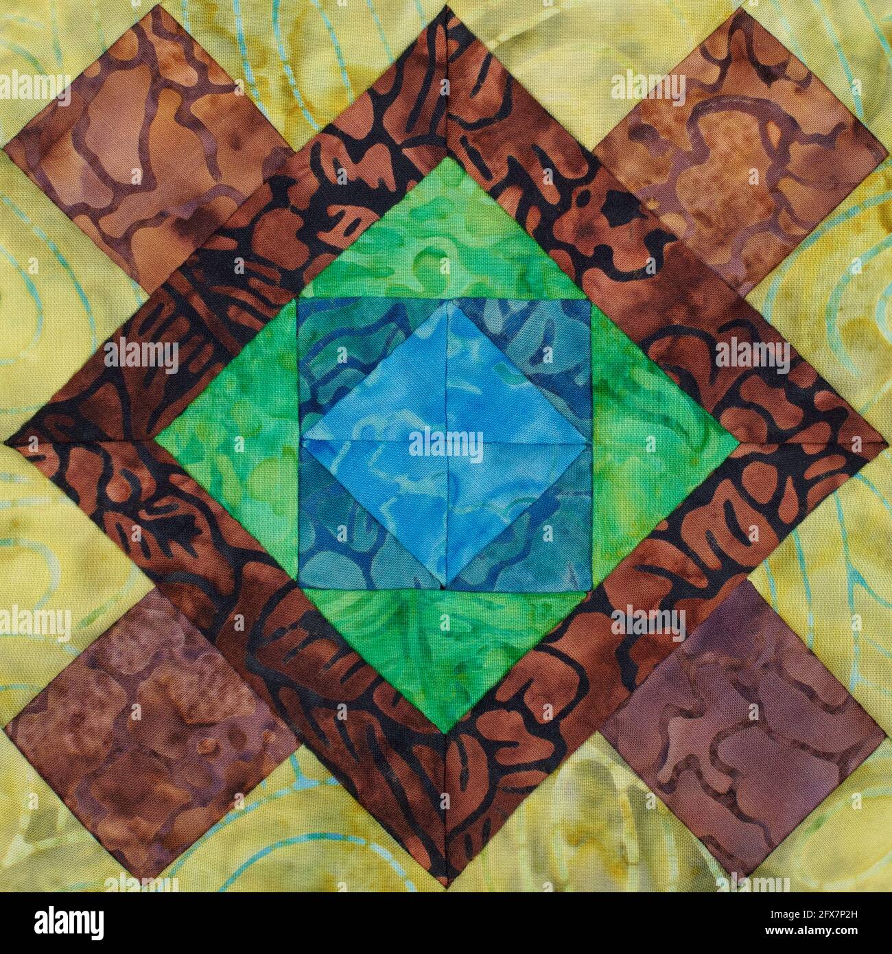 Bloc de patchwork de morceaux de tissus de batik, détail de la courtepointe Banque D'Images