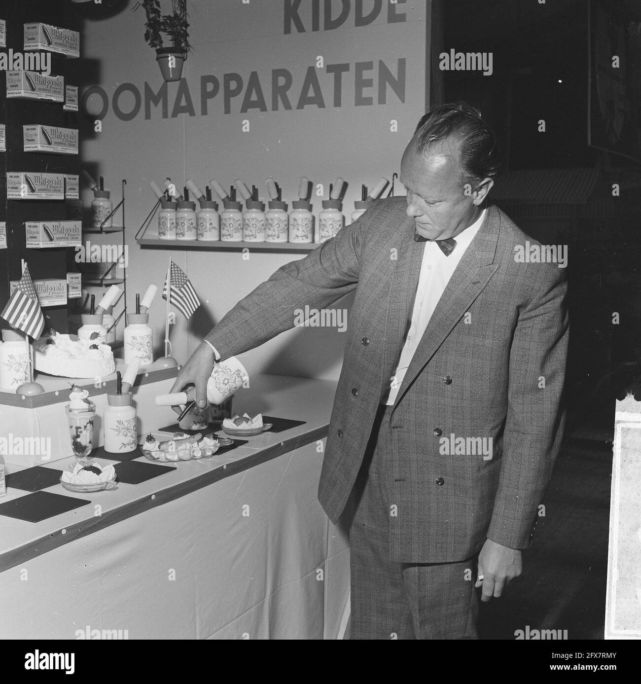 84 ème salon des dames dans les Houtrusthallen à la Haye, 28 septembre 1965, FOIRES POUR FILLES, pays-Bas, agence de presse du xxe siècle photo, nouvelles à retenir, documentaire, photographie historique 1945-1990, histoires visuelles, L'histoire humaine du XXe siècle, immortaliser des moments dans le temps Banque D'Images