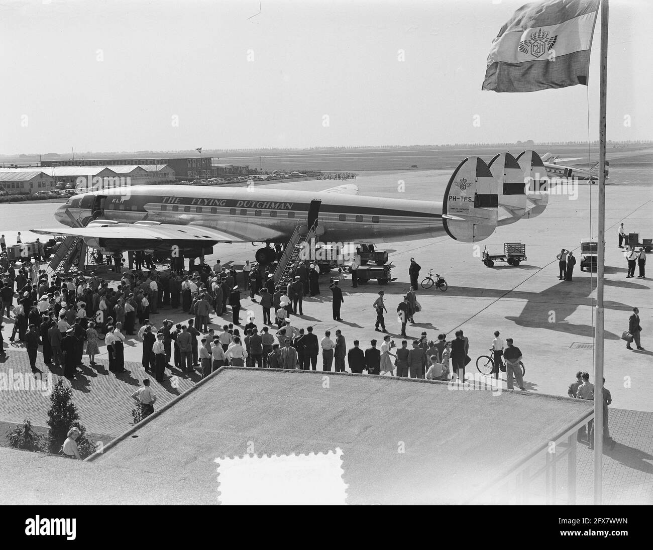 Arrivée 12 super const. Pour KLM. Il suit 12 fois de plus en même, 29 juin 1953, avions, pays-Bas, agence de presse du XXe siècle photo, news to remember, documentaire, photographie historique 1945-1990, histoires visuelles, L'histoire humaine du XXe siècle, immortaliser des moments dans le temps Banque D'Images