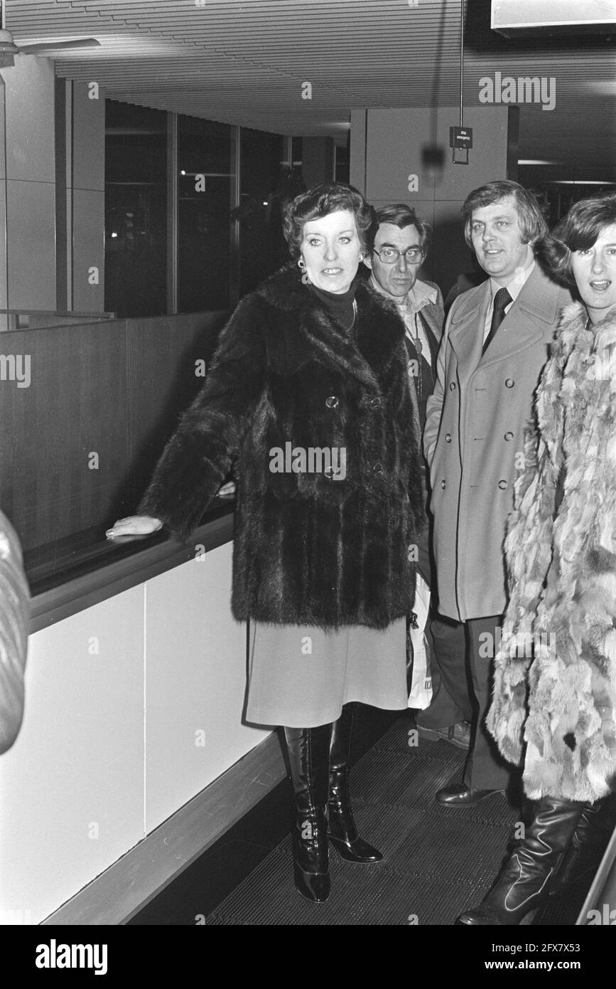 Arrivée du chef du mouvement irlandais des femmes Betty Williams à l'aéroport de Schiphol, 4 février 1977, MOUVEMENTS DE FEMMES, pays-Bas, agence de presse du xxe siècle photo, nouvelles à retenir, documentaire, photographie historique 1945-1990, histoires visuelles, L'histoire humaine du XXe siècle, immortaliser des moments dans le temps Banque D'Images