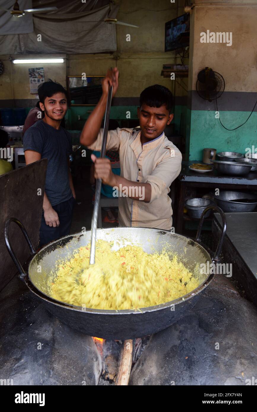 Cuisine d'un petit déjeuner de millet bangladais. Banque D'Images