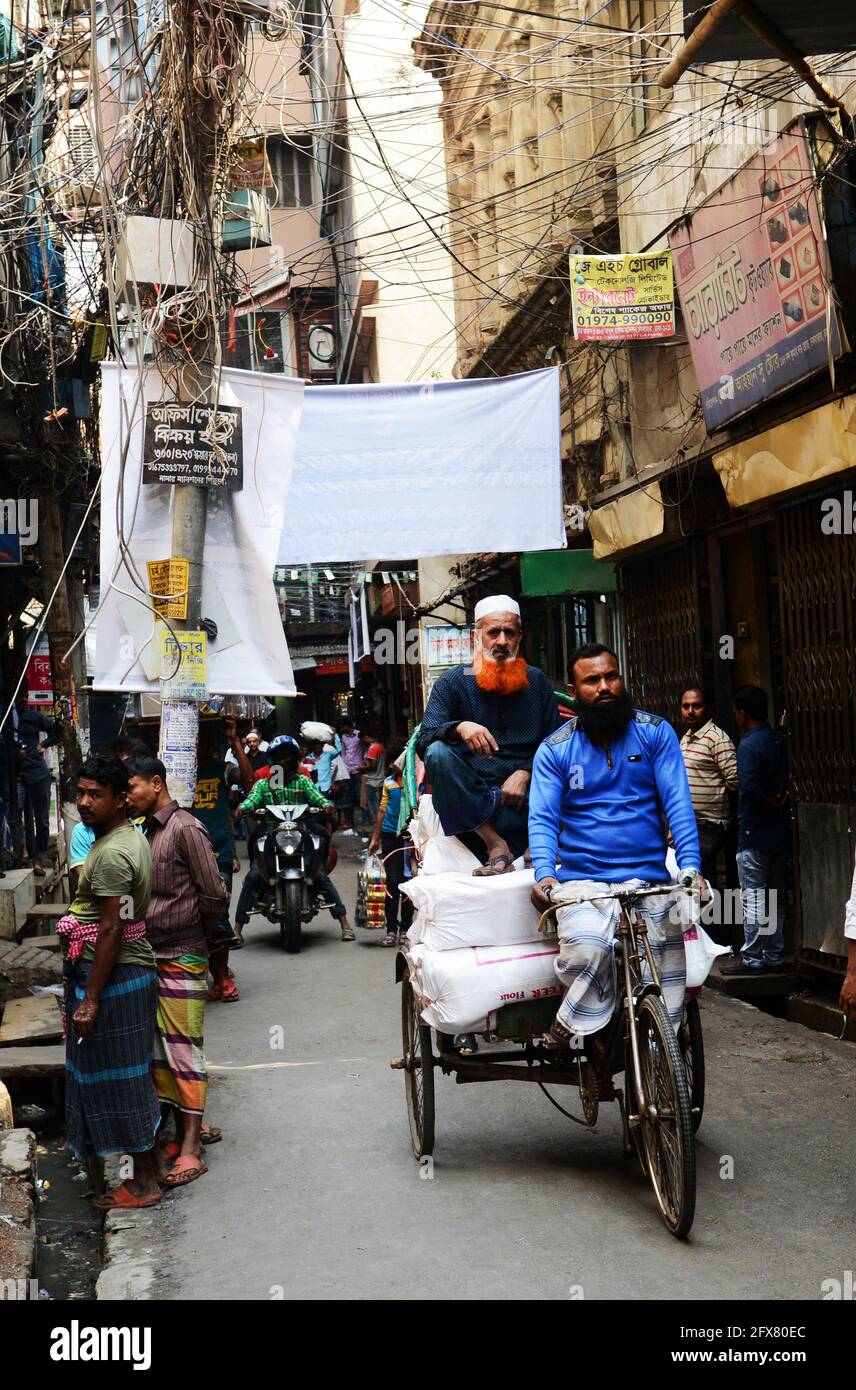 Les rues animées du Chawk Bazar à Dhaka, au Bangladesh. Banque D'Images