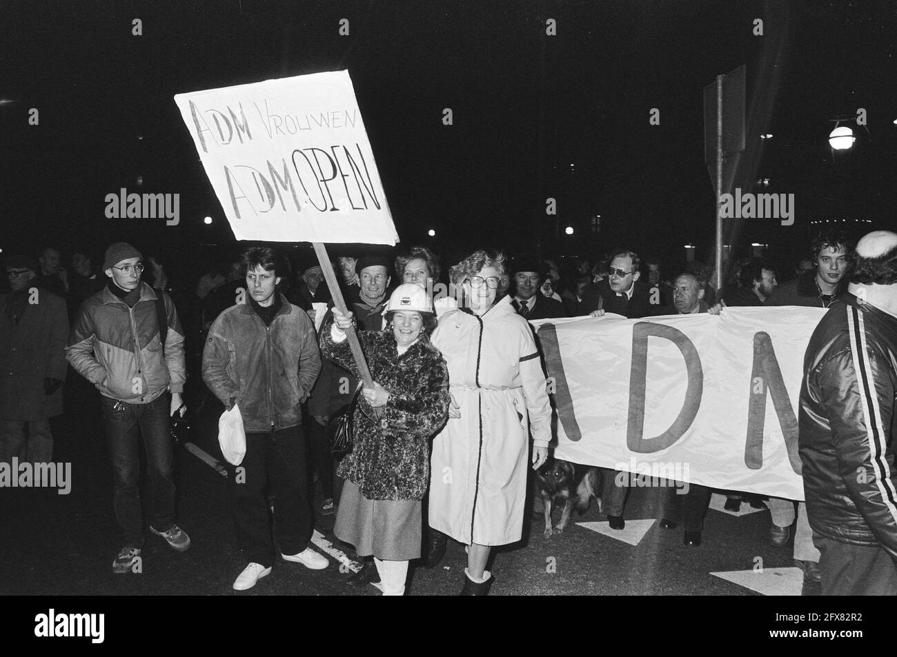 Les femmes ADM lors d'une manifestation, le 17 janvier 1983, manifestations, réorganisations, Construction navale, bannières, pays-Bas, Agence de presse du XXe siècle photo, nouvelles à retenir, documentaire, photographie historique 1945-1990, histoires visuelles, L'histoire humaine du XXe siècle, immortaliser des moments dans le temps Banque D'Images