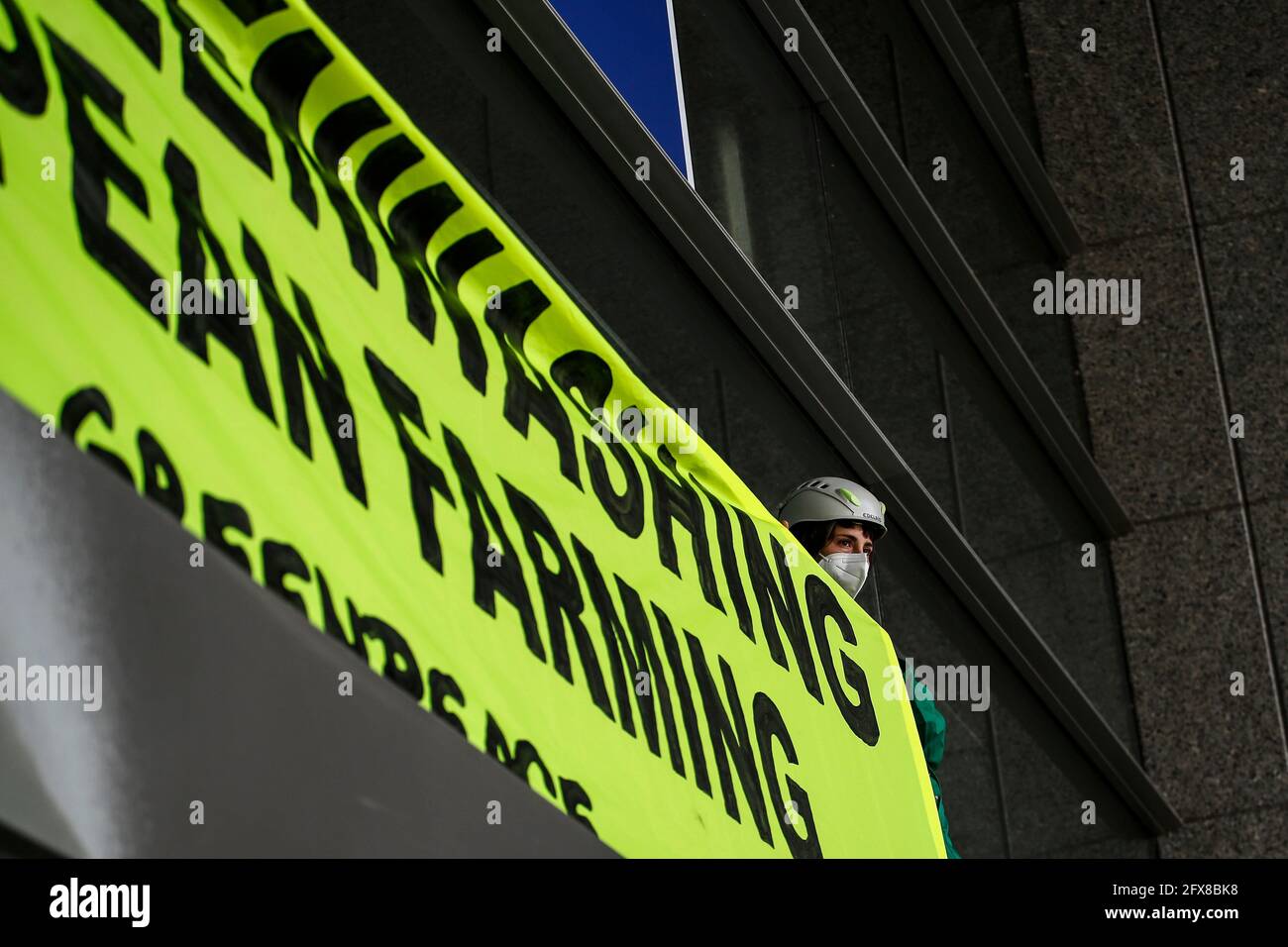 Bruxelles, Belgique.26 mai 2021.Les militants de Greenpeace protestent devant le Parlement européen tandis que les pourparlers sur la politique agricole commune (PAC) ont lieu au Parlement européen.Bruxelles, Belgique, le 26 mai 2021.Crédit: Valeria Mongelli/ZUMA Wire/Alay Live News Banque D'Images