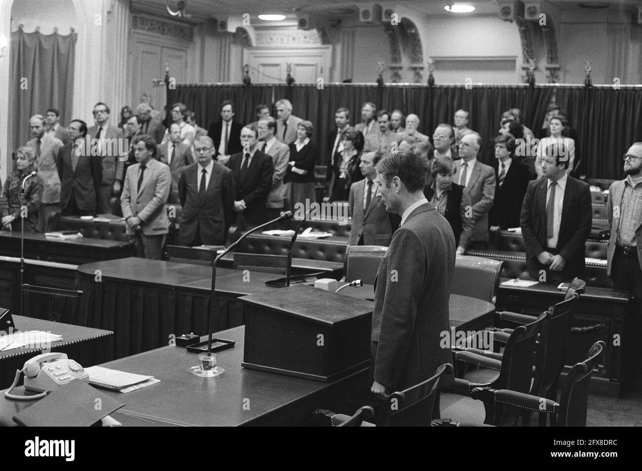 Image de la Chambre des représentants lors de la commémoration de la mort du Président égyptien Sadat, 12 octobre 1981, commémorations, présidents, Assemblées populaires, pays-Bas, Agence de presse du XXe siècle photo, nouvelles à retenir, documentaire, photographie historique 1945-1990, histoires visuelles, L'histoire humaine du XXe siècle, immortaliser des moments dans le temps Banque D'Images
