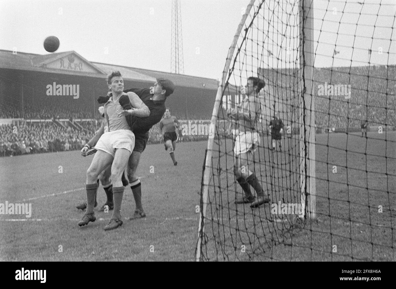 Belgique / pays-Bas 0-0, Nicolay et Nuninga, 22 mars 1964, sport, football, Pays-Bas, Agence de presse du XXe siècle photo, nouvelles à retenir, documentaire, photographie historique 1945-1990, histoires visuelles, L'histoire humaine du XXe siècle, immortaliser des moments dans le temps Banque D'Images