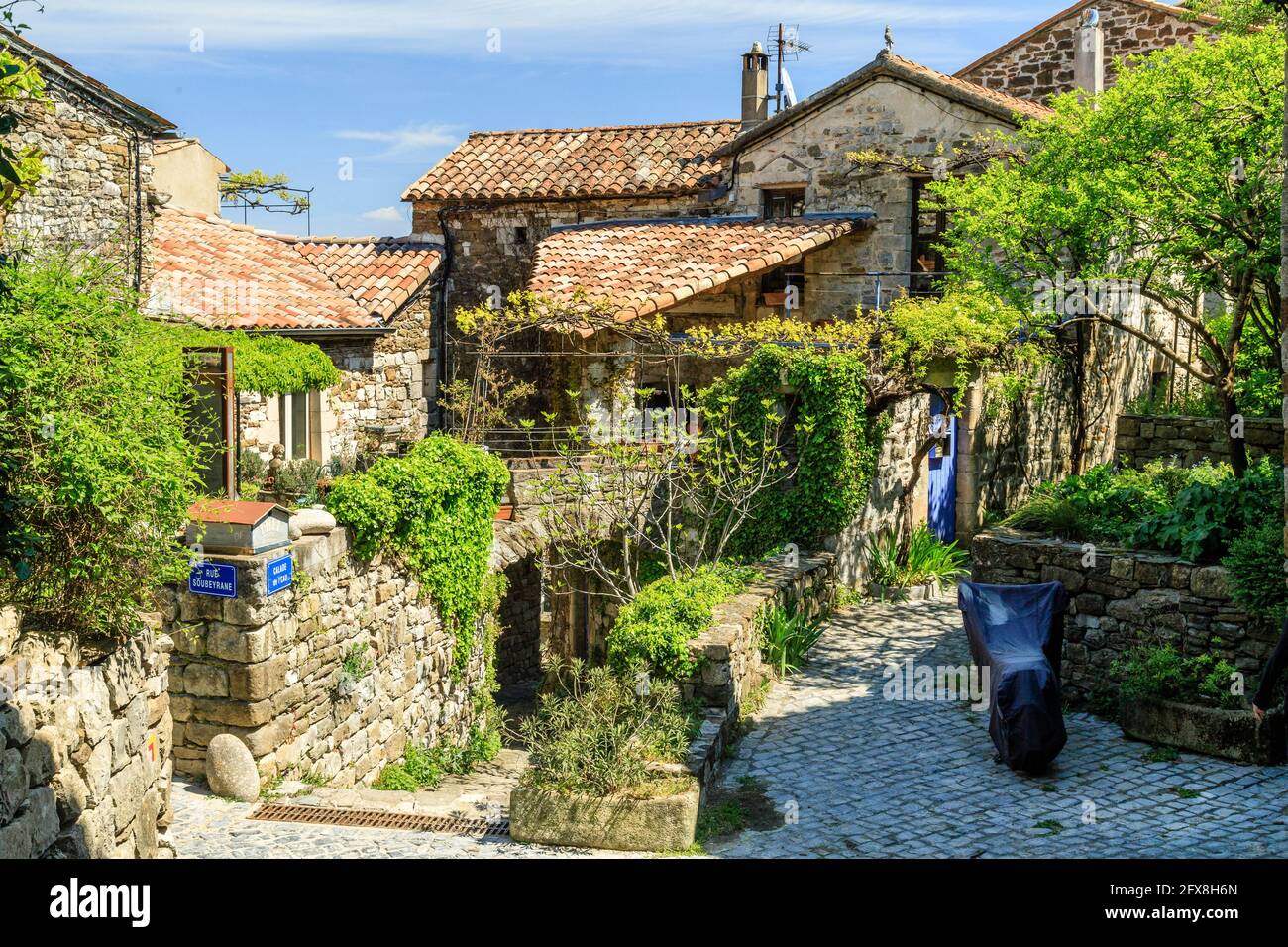 Naves ardeche Banque de photographies et d'images à haute résolution - Alamy