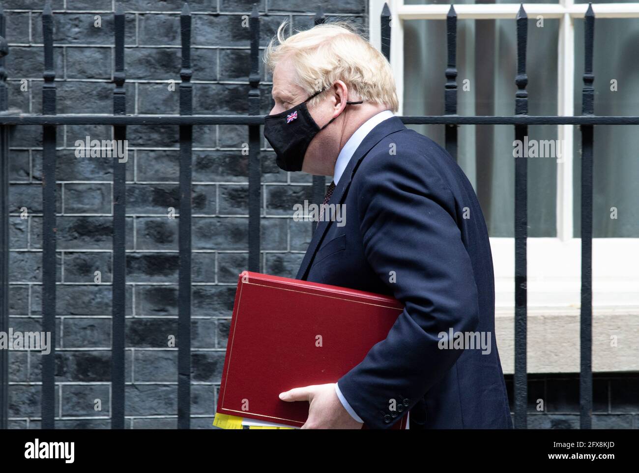 Londres, Royaume-Uni. 26 mai 2021. Le Premier ministre britannique Boris Johnson quitte le numéro 10 Downing Street en route vers PMQ, centre de Londres, Royaume-Uni. 26 mai 2021. Crédit : Martin Evans/Alay Live News Banque D'Images