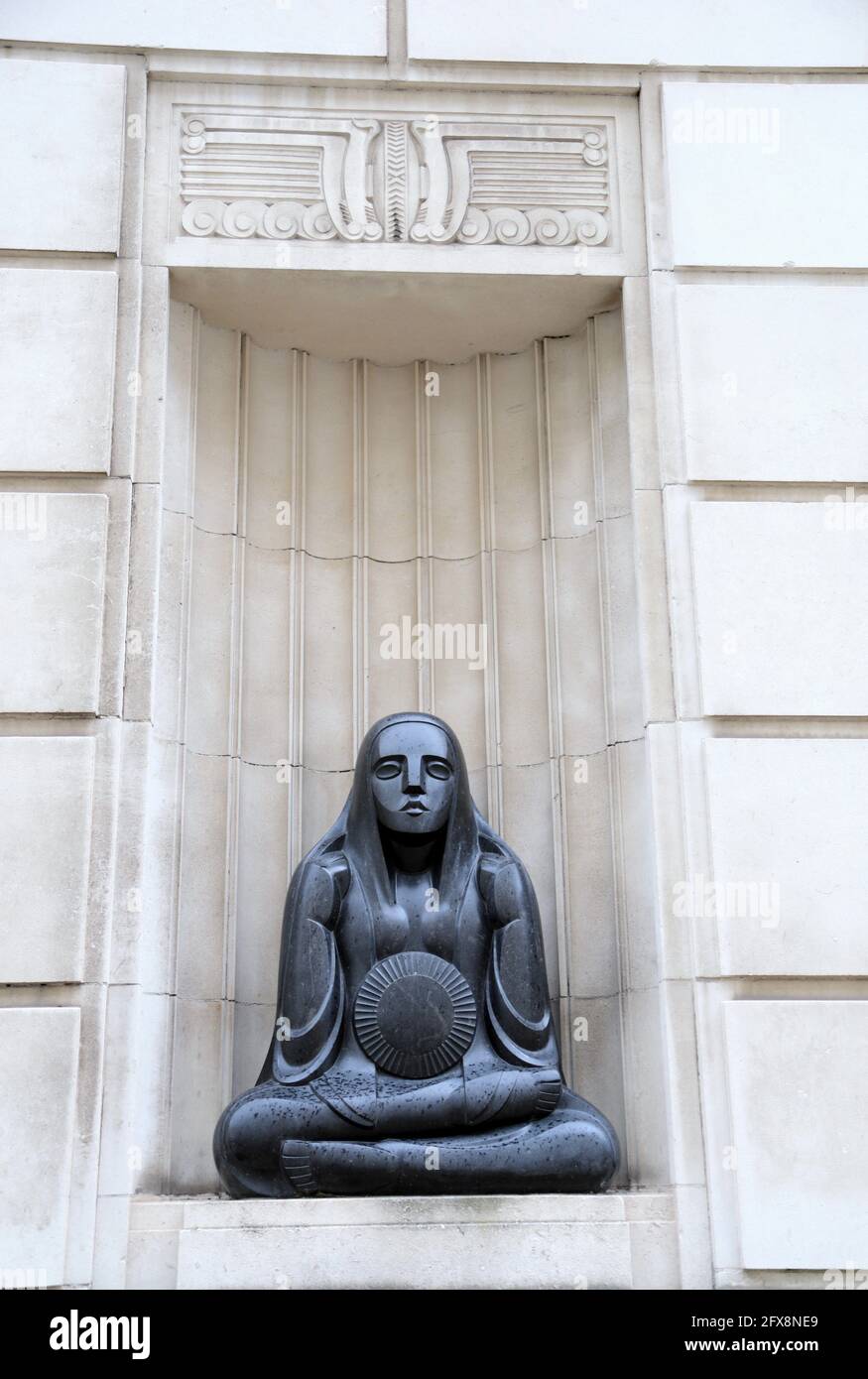 Statue de basalte art déco à Liverpool Banque D'Images