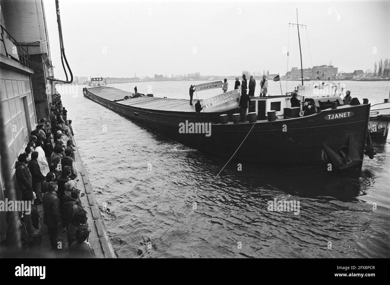 Occupation KSH Koog aan de Zaan, travailleurs occupant des navires, 8 mars 1978, CONSTITUTION, TRAVAILLEURS, navires, Pays-Bas, Agence de presse du XXe siècle photo, nouvelles à retenir, documentaire, photographie historique 1945-1990, histoires visuelles, L'histoire humaine du XXe siècle, immortaliser des moments dans le temps Banque D'Images