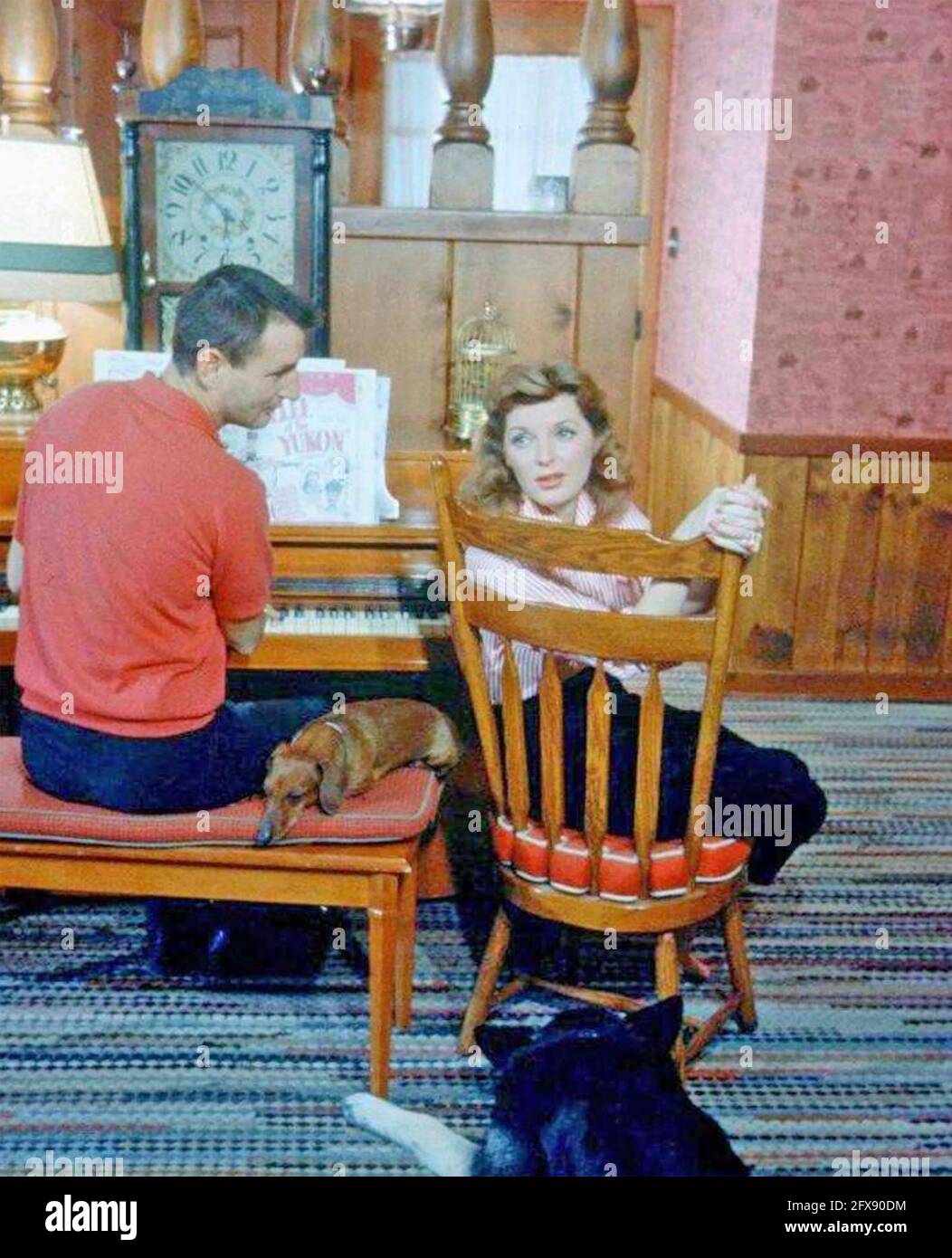 JULIE LONDON (1926-2000) chanteuse américaine et actrice fim avec elle Premier mari Jack Webb vers 1950 Banque D'Images