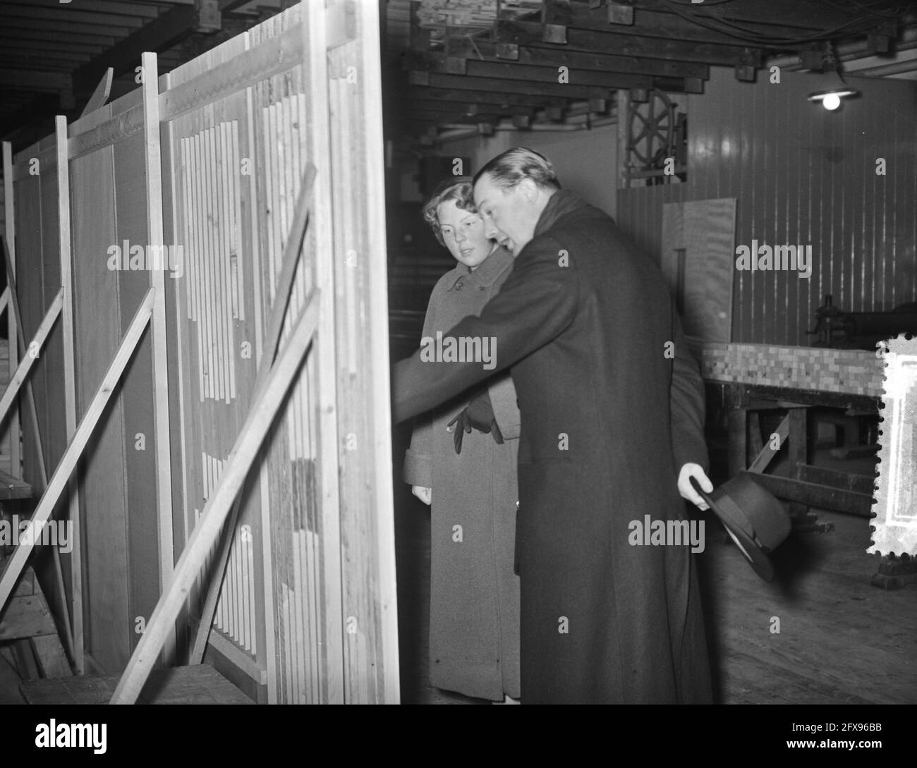 La princesse Beatrix visite les ateliers et l'école de la Nederlandse Dok- en Scheepsbouwmaatschappij (NDSM), 16 janvier 1955, lancement, visites, Construction navale, lancement, pays-Bas, Agence de presse du XXe siècle photo, nouvelles à retenir, documentaire, photographie historique 1945-1990, histoires visuelles, L'histoire humaine du XXe siècle, immortaliser des moments dans le temps Banque D'Images