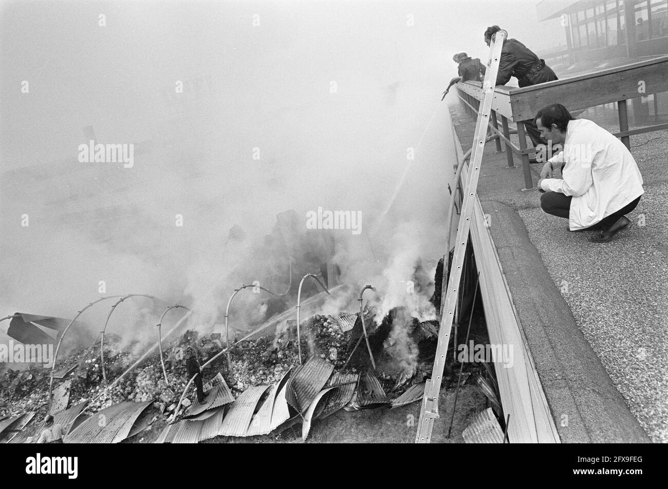 Incendies, zones industrielles, 31 juillet 1968, incendies, zones industrielles, Pays-Bas, Agence de presse du XXe siècle photo, nouvelles à retenir, documentaire, photographie historique 1945-1990, histoires visuelles, L'histoire humaine du XXe siècle, immortaliser des moments dans le temps Banque D'Images