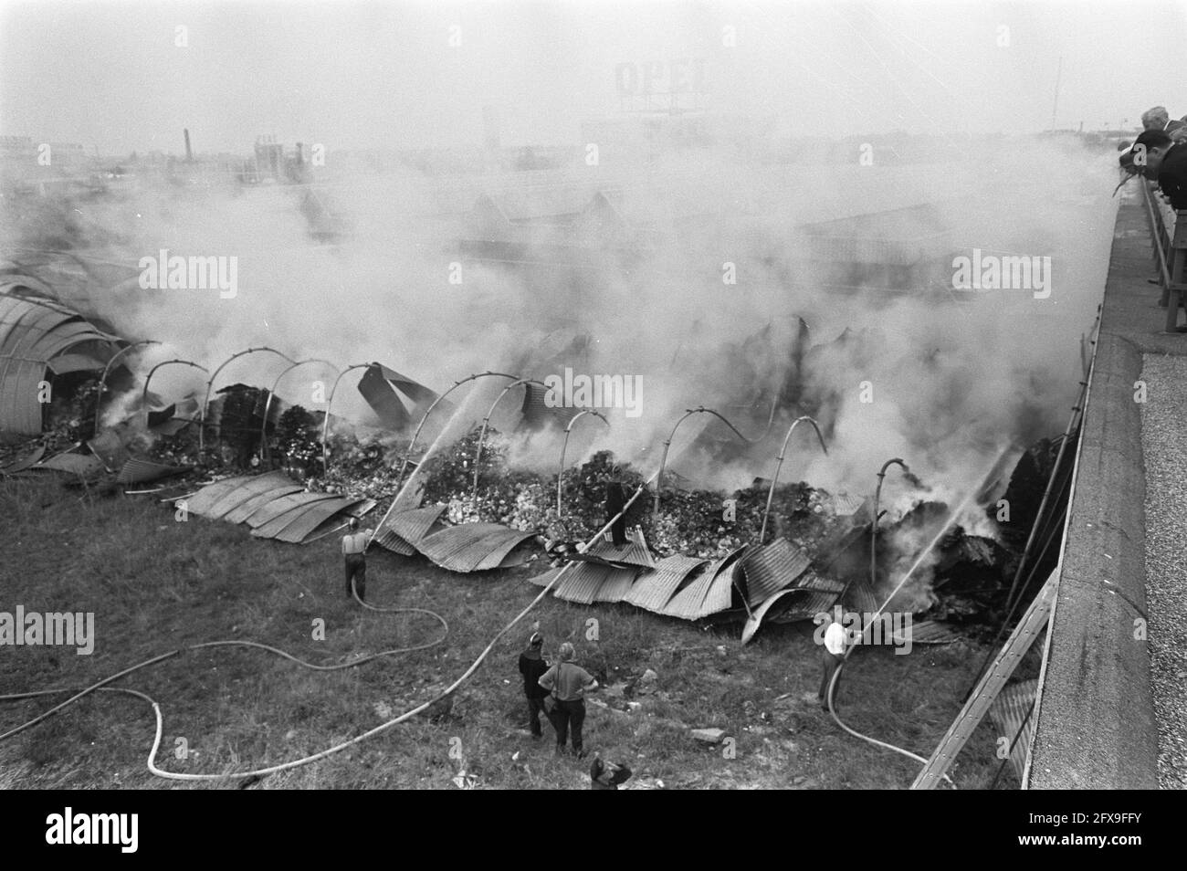 incendies, zones industrielles, 31 juillet 1968, incendies, zones industrielles, Pays-Bas, Agence de presse du XXe siècle photo, nouvelles à retenir, documentaire, photographie historique 1945-1990, histoires visuelles, L'histoire humaine du XXe siècle, immortaliser des moments dans le temps Banque D'Images