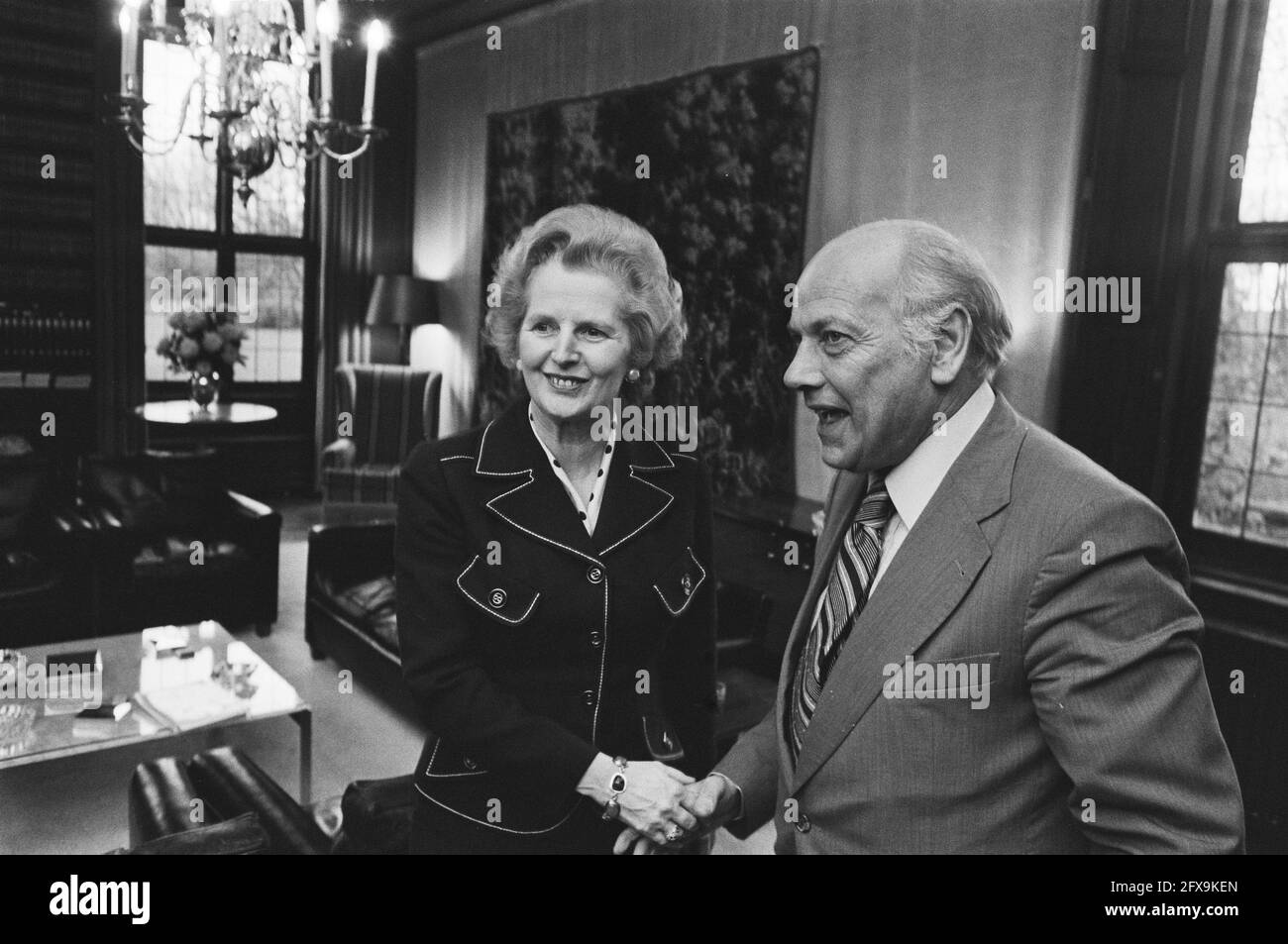 Margeret Thatcher, chef de l'opposition britannique, visite Den Uyl à Catshuis, 6 décembre 1976, Politics, pays-Bas, agence de presse du xxe siècle photo, nouvelles à retenir, documentaire, photographie historique 1945-1990, histoires visuelles, L'histoire humaine du XXe siècle, immortaliser des moments dans le temps Banque D'Images