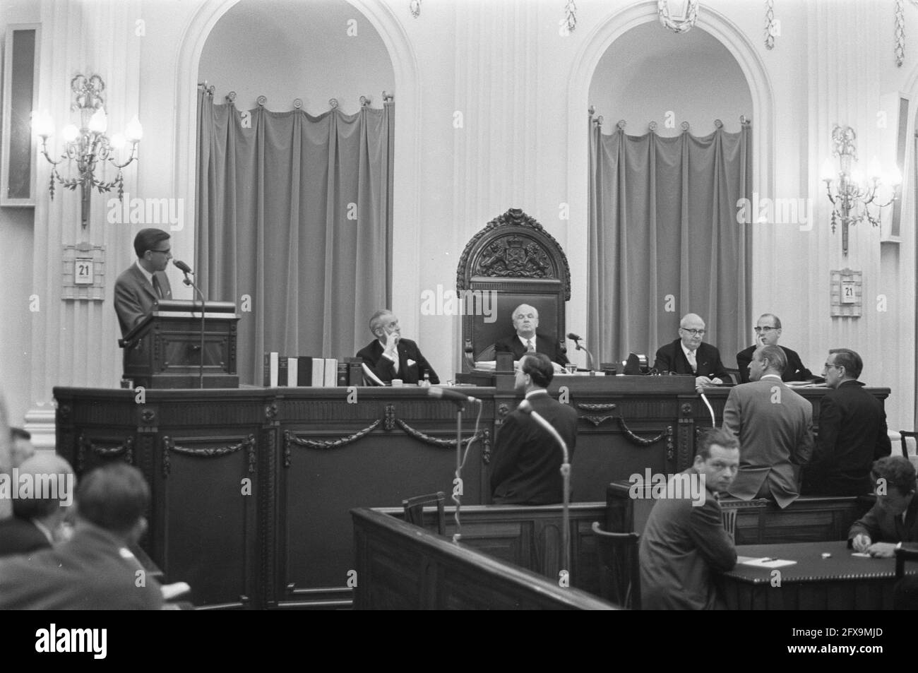 Traitement de la TVA à la Chambre basse . Ministre Witteveen et secrétaire d'État Grappenhaus, 21 mai 1968, politique, pays-Bas, agence de presse du xxe siècle photo, nouvelles à retenir, documentaire, photographie historique 1945-1990, histoires visuelles, L'histoire humaine du XXe siècle, immortaliser des moments dans le temps Banque D'Images