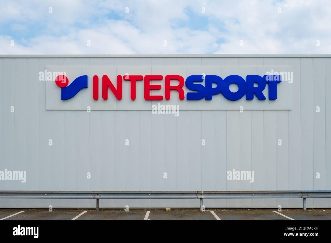 Marque vetement intersport sale