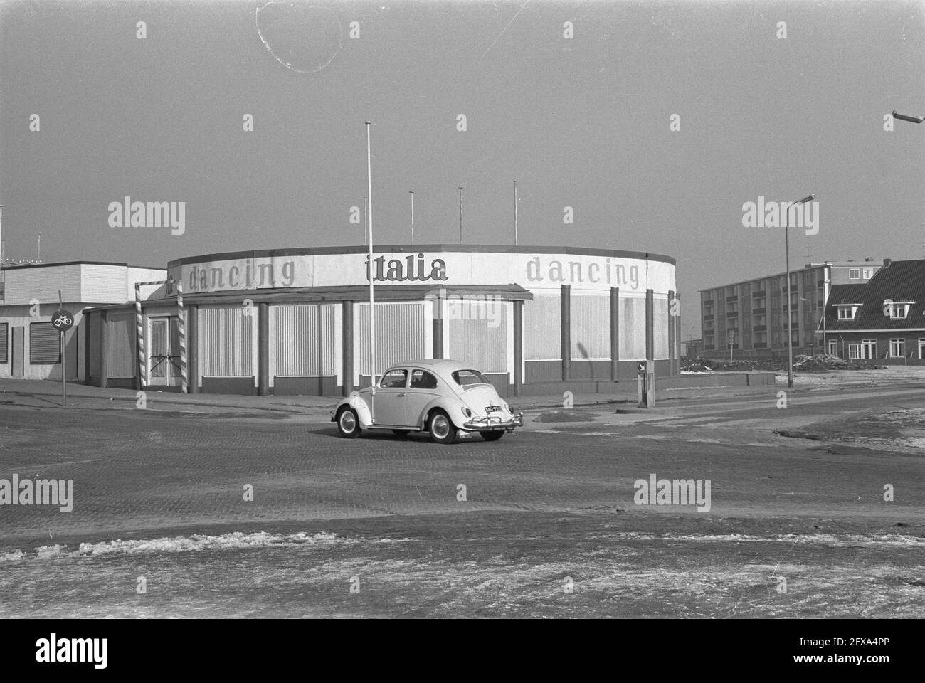 C. et A. peut-être danse Italia de Zandvoort comme bâtiment d'urgence à Amsterdam, 4 mars 1963, bâtiments d'urgence, pays-Bas, agence de presse du XXe siècle photo, nouvelles à retenir, documentaire, photographie historique 1945-1990, histoires visuelles, L'histoire humaine du XXe siècle, immortaliser des moments dans le temps Banque D'Images