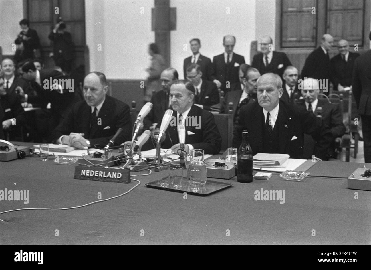 Sommet de la CEE à la Haye . Ouverture. Ministre LUNs, ministre de Jong et secrétaire d'État Koster (Affaires étrangères), 1er décembre 1969, ouvertures, conférences, Pays-Bas, Agence de presse du XXe siècle photo, nouvelles à retenir, documentaire, photographie historique 1945-1990, histoires visuelles, L'histoire humaine du XXe siècle, immortaliser des moments dans le temps Banque D'Images