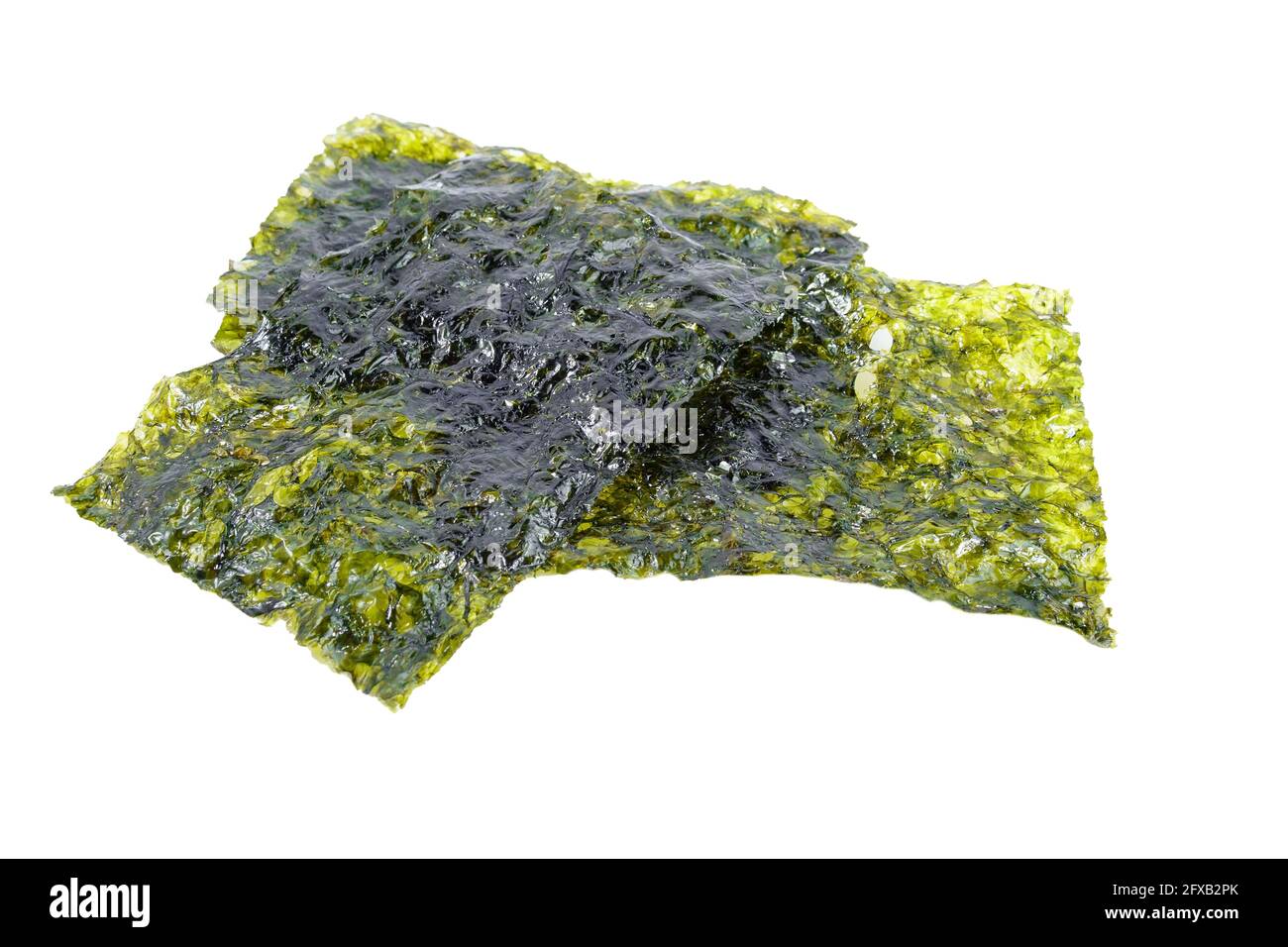 Algues nori croustillantes isolées sur fond blanc. Feuilles d'algues sèches  Photo Stock - Alamy