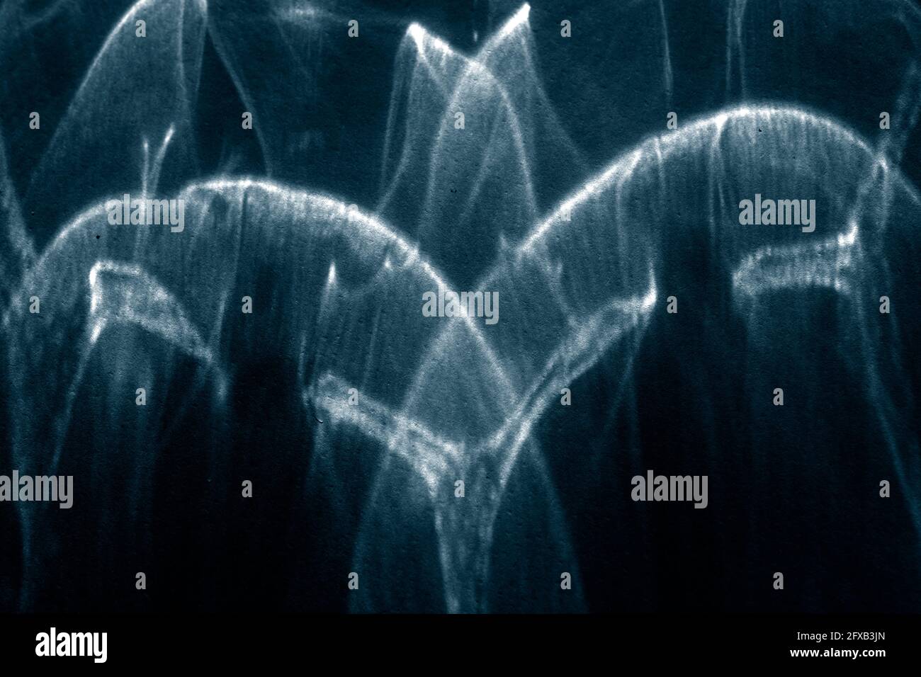 effet caustique, jeu d'ombres sur fond bleu marine Banque D'Images
