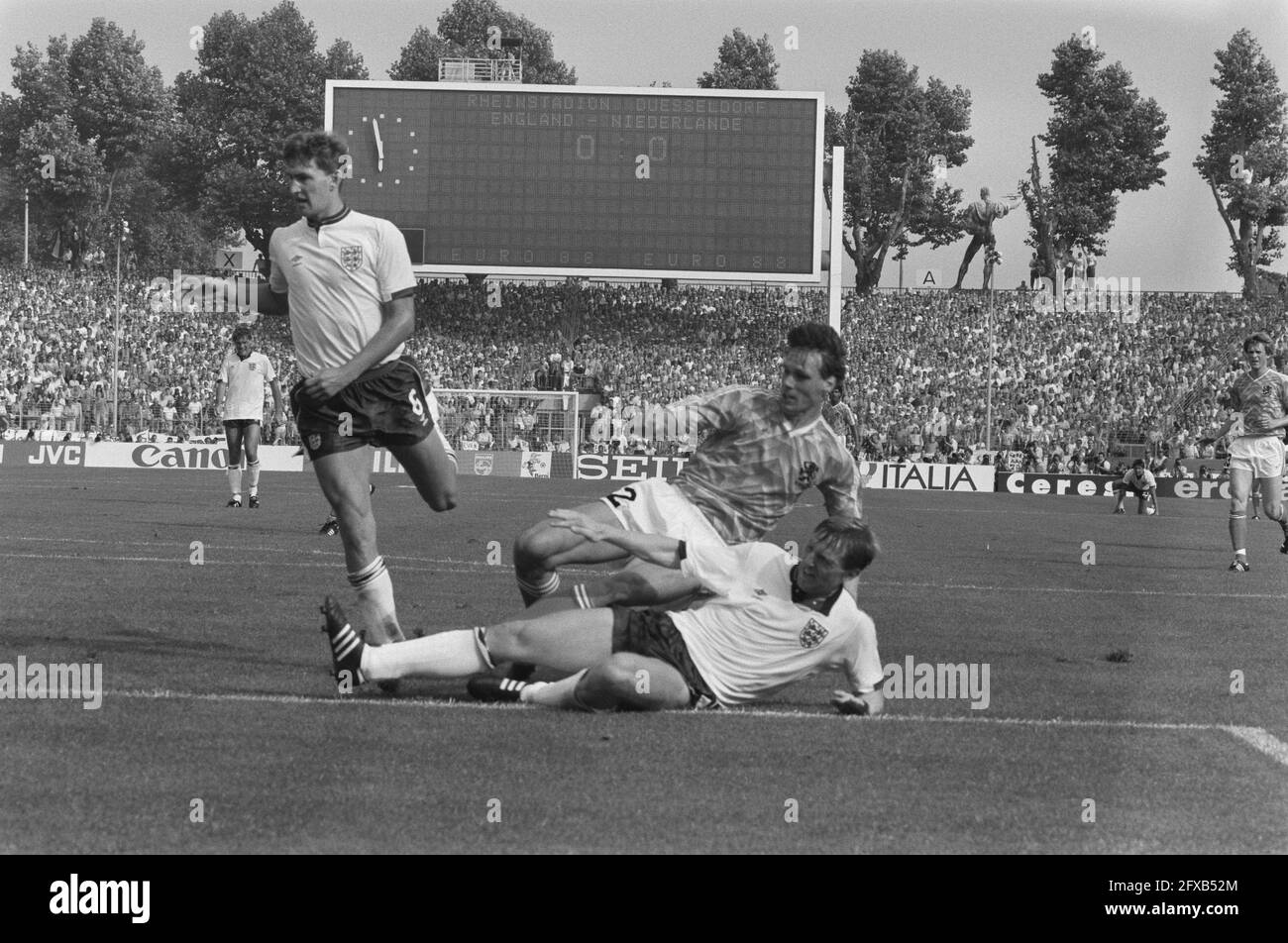 Championnat d'Europe de football en Allemagne de l'Ouest, Angleterre c. pays-Bas 1-3, 14 juin 1988, sports, football, Pays-Bas, Agence de presse du XXe siècle photo, nouvelles à retenir, documentaire, photographie historique 1945-1990, histoires visuelles, L'histoire humaine du XXe siècle, immortaliser des moments dans le temps Banque D'Images