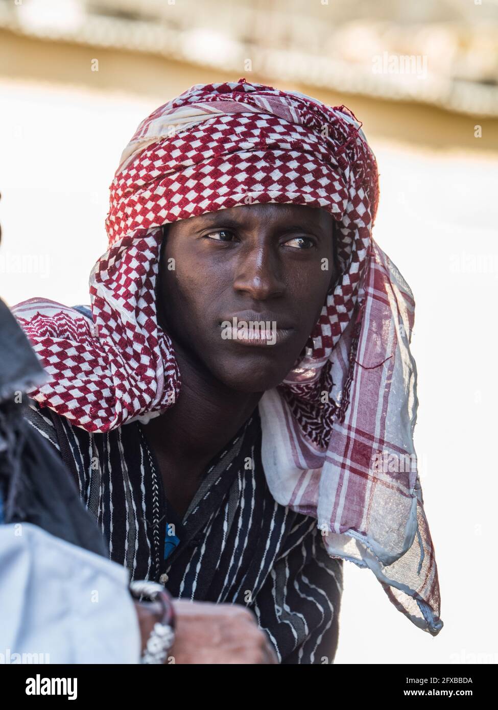 Sénégal, Afrique - 25 janvier 2019 : Portrait d'un homme africain portant  un keffieh sur sa tête (également connu sous le nom de ghutra, shémagh,  ḥaṭṭah , mashadah, chaf Photo Stock - Alamy