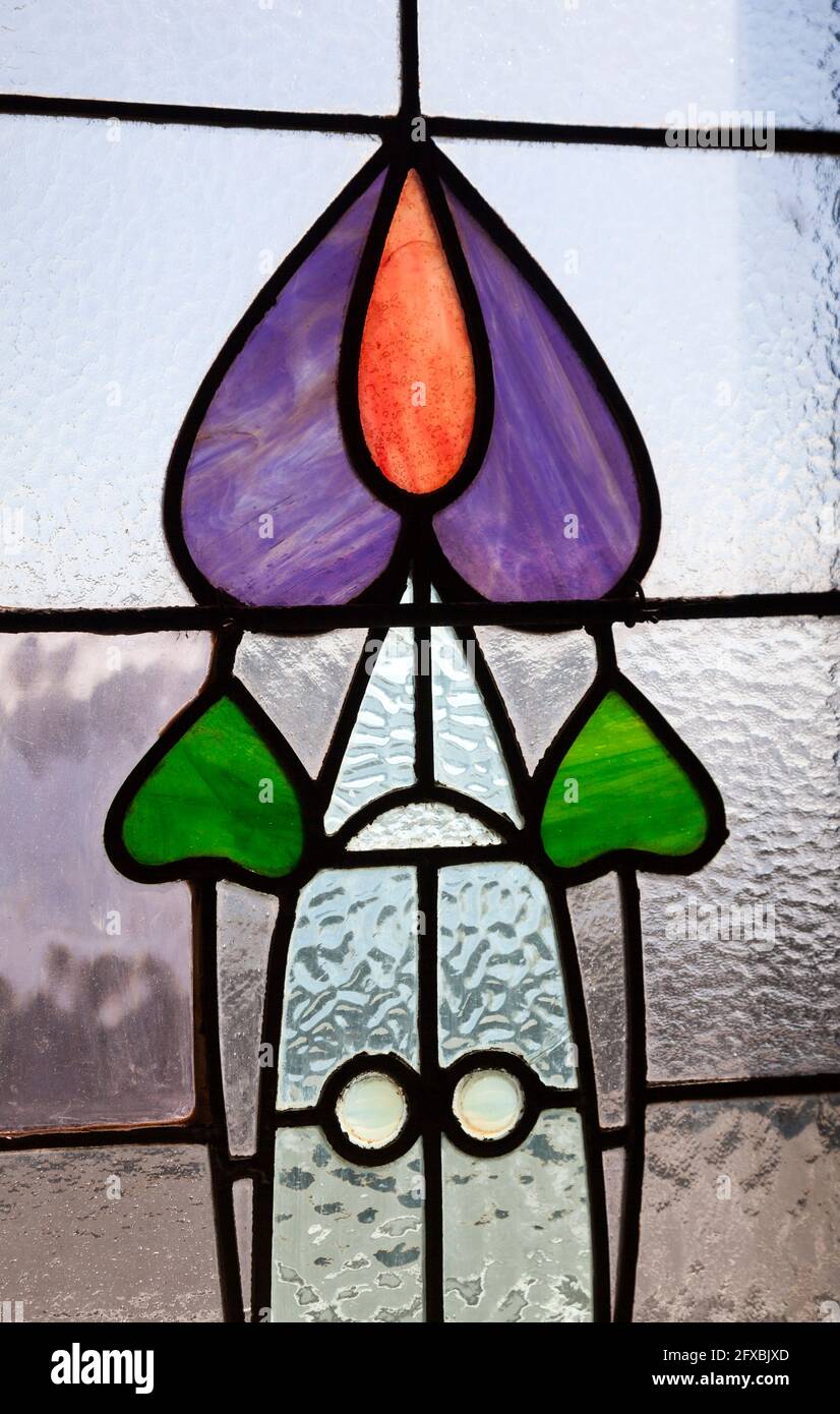 Fenêtre Art Nouveau au Rhu Inn, Écosse Banque D'Images