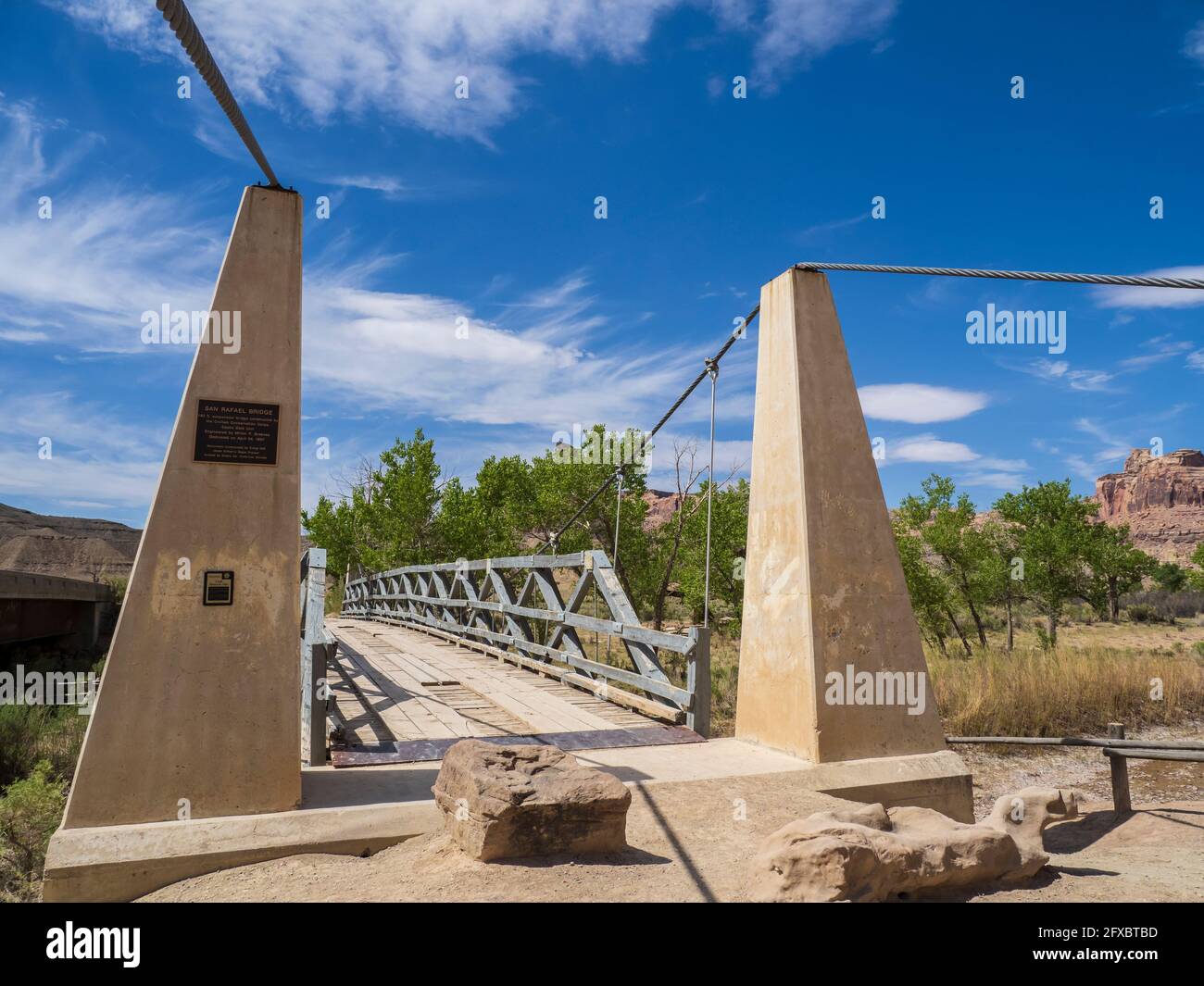 Pont Swinging historique de San Rafael, Buckhorn Draw Road, région de San Rafael Swing au nord-ouest de Green River, Utah. Banque D'Images