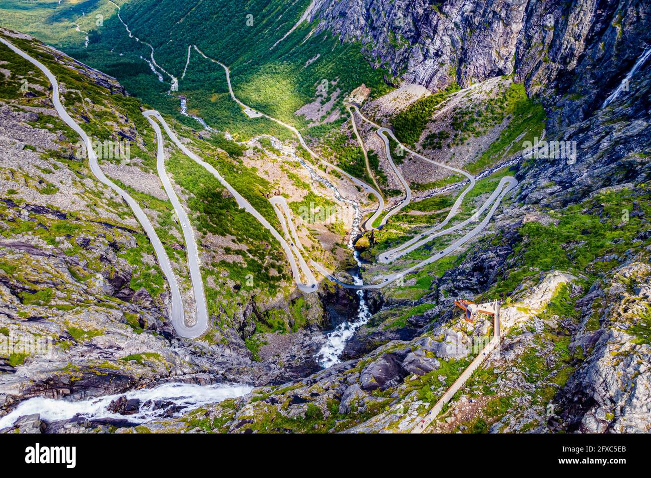 Route sinueuse de Trollstigen vue de dessus, Norvège Banque D'Images