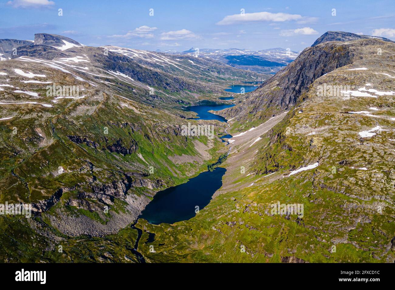 Norvège, More og Romsdal, vue aérienne des lacs de montagne sur le fjord Geiranger Banque D'Images