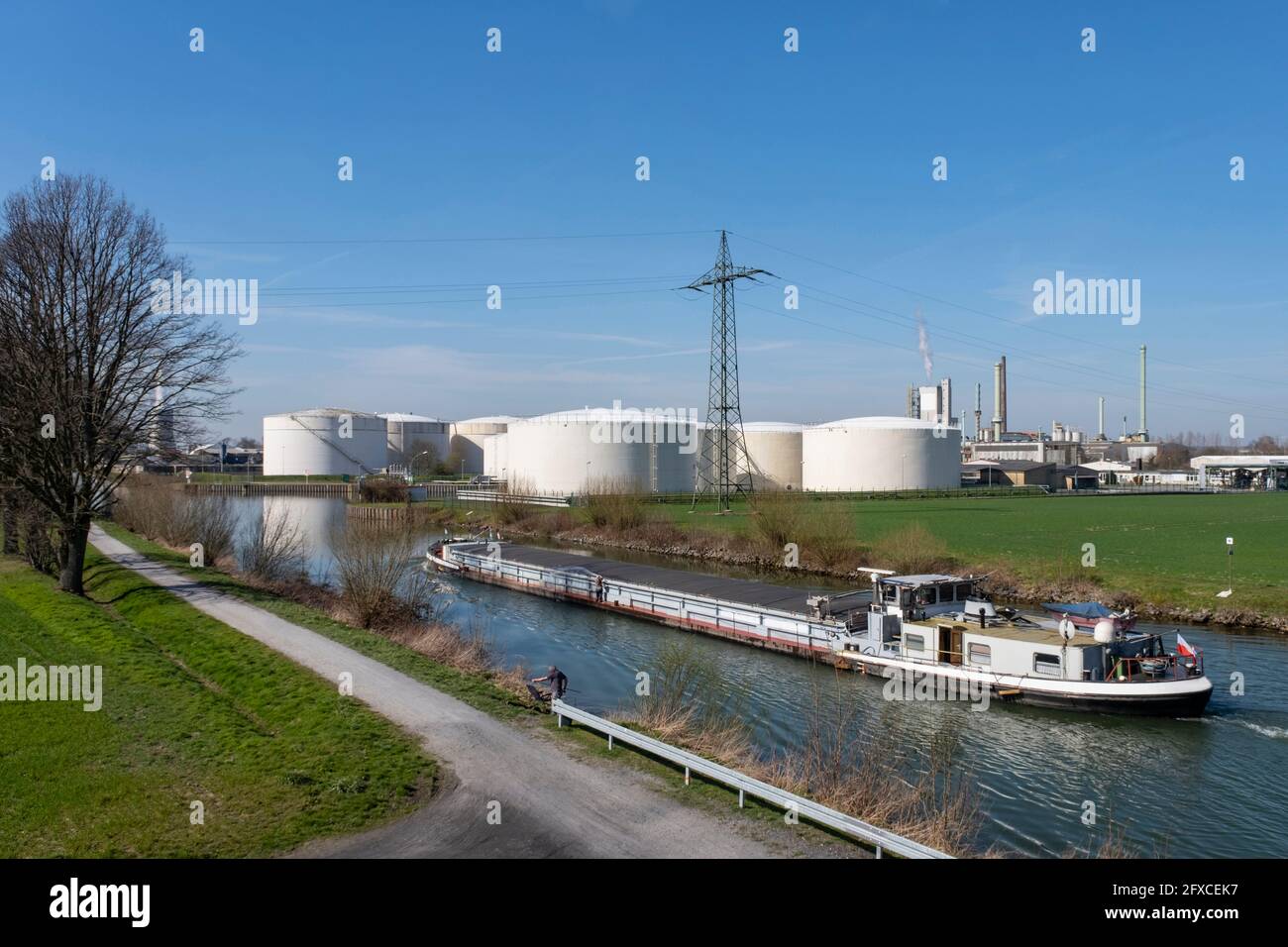 Allemagne, Rhénanie-du-Nord Westphalie, Lunen, canal de Datteln Hamm avec centrale au charbon en arrière-plan Banque D'Images