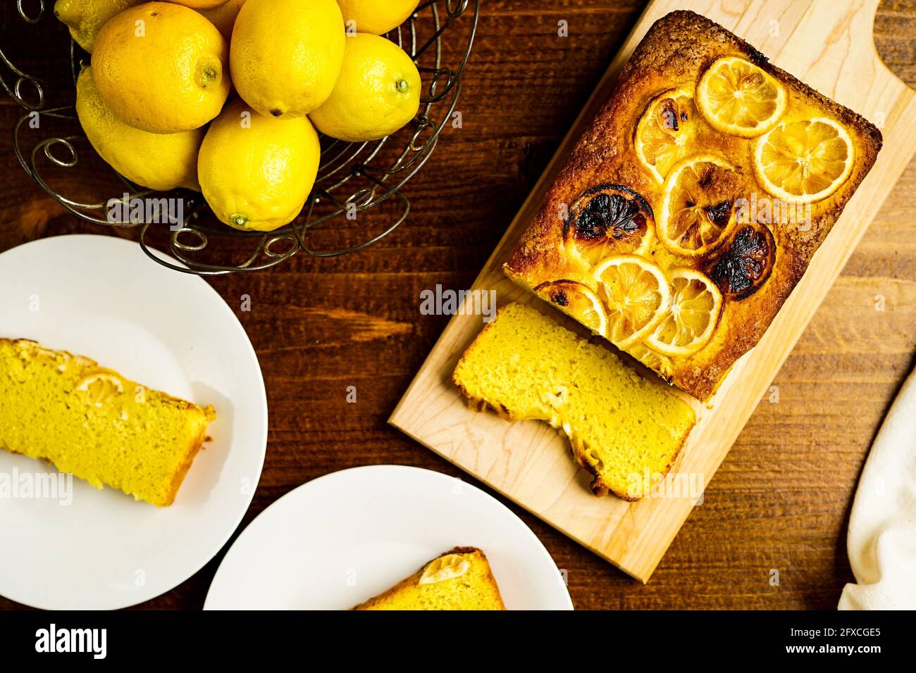 Gateau Au Citron Et Au Curcuma Photo Stock Alamy