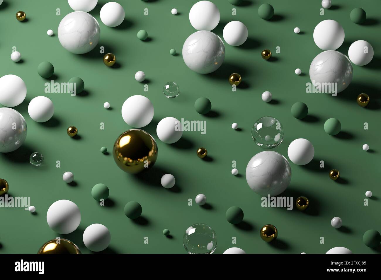 Billes en or, verre, marbre sur fond vert pastel Banque D'Images