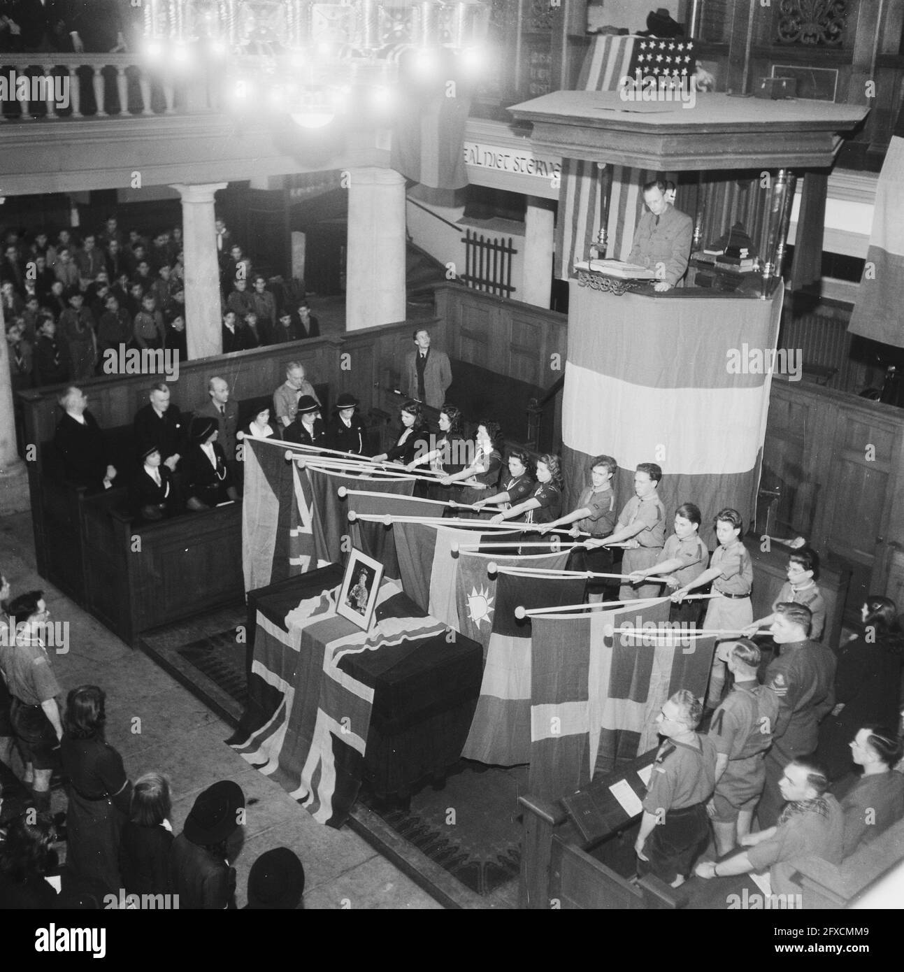 Commémoration scoute à l'occasion de l'anniversaire de Lord Robert Baden Powell dans l'Eglise évangélique luthérienne d'Amsterdam, 25 février 1946, commémorations, scouting, Pays-Bas, Agence de presse du XXe siècle photo, nouvelles à retenir, documentaire, photographie historique 1945-1990, histoires visuelles, L'histoire humaine du XXe siècle, immortaliser des moments dans le temps Banque D'Images